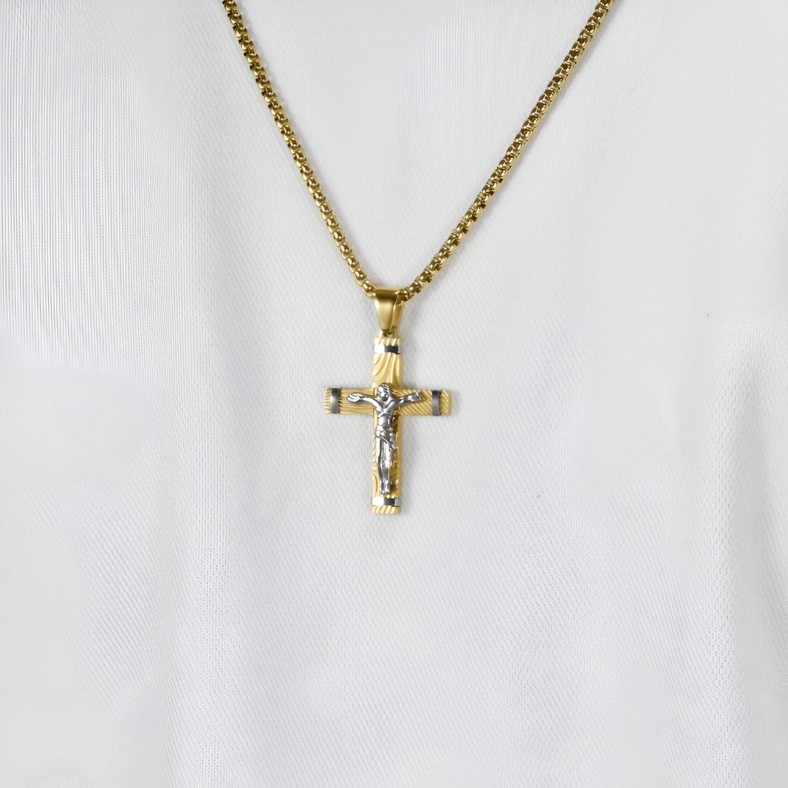 Collier pendentif croix Jésus en acier inoxydable, style religieux moderne, modèle Gabriel