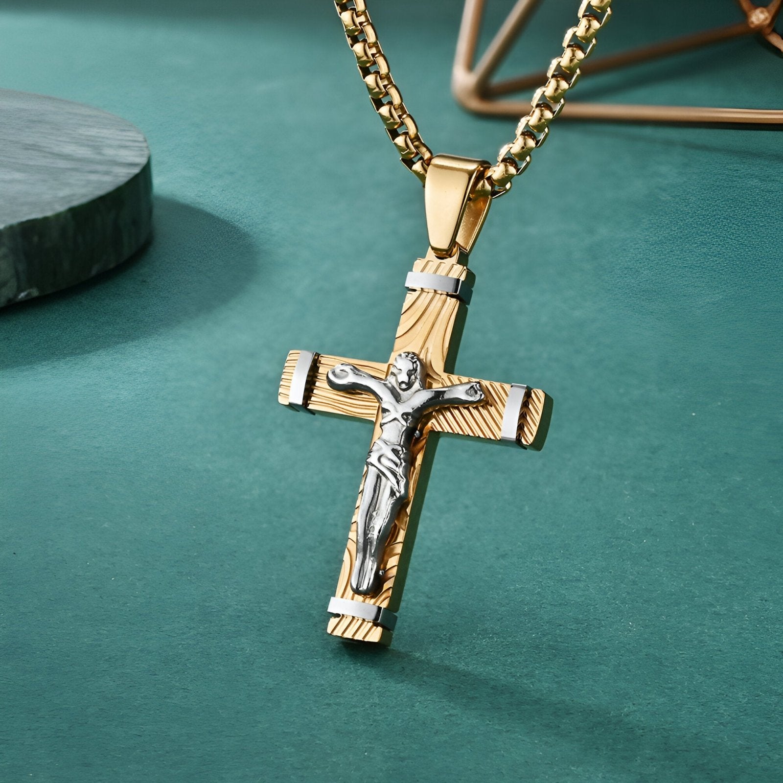 Collier pendentif croix Jésus en acier inoxydable, style religieux moderne, modèle Gabriel