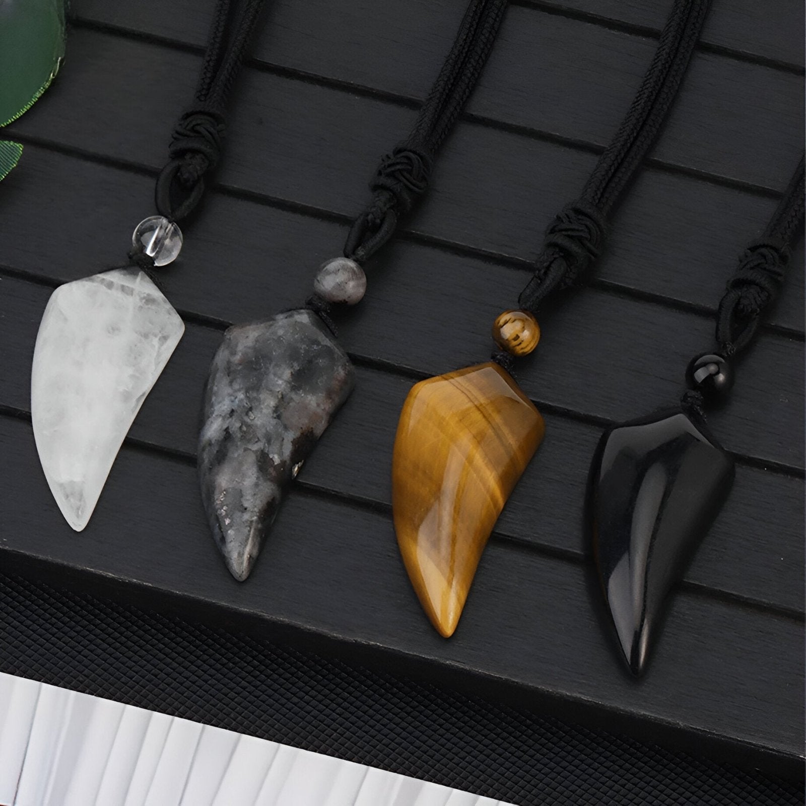 Collier pendentif griffe en pierre naturelle, cordon tressé réglable, style spirituel unisexe, modèle Quator