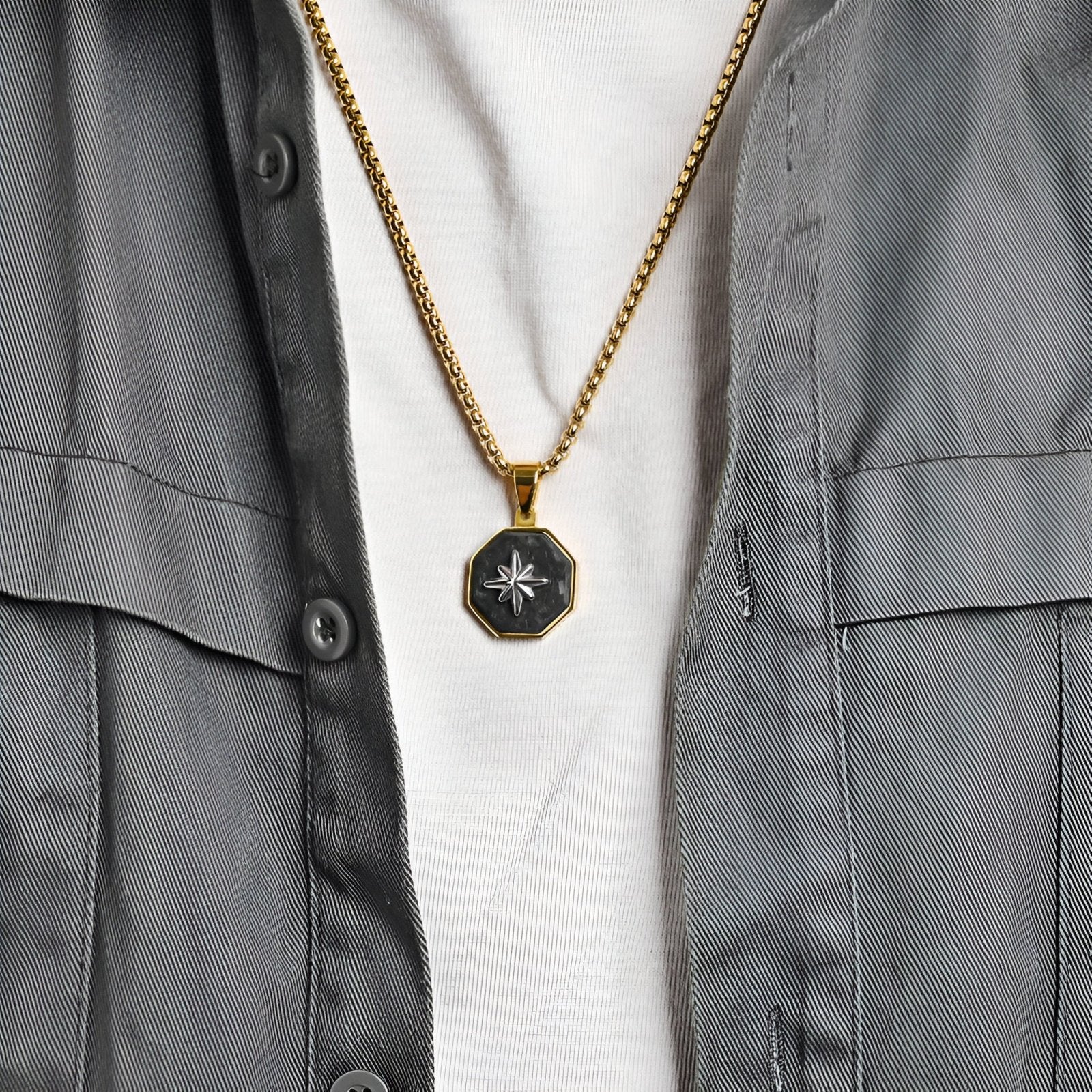 Collier pendentif homme, motif étoile du nord, insert en carbone forgé, acier inoxydable, modèle Astral