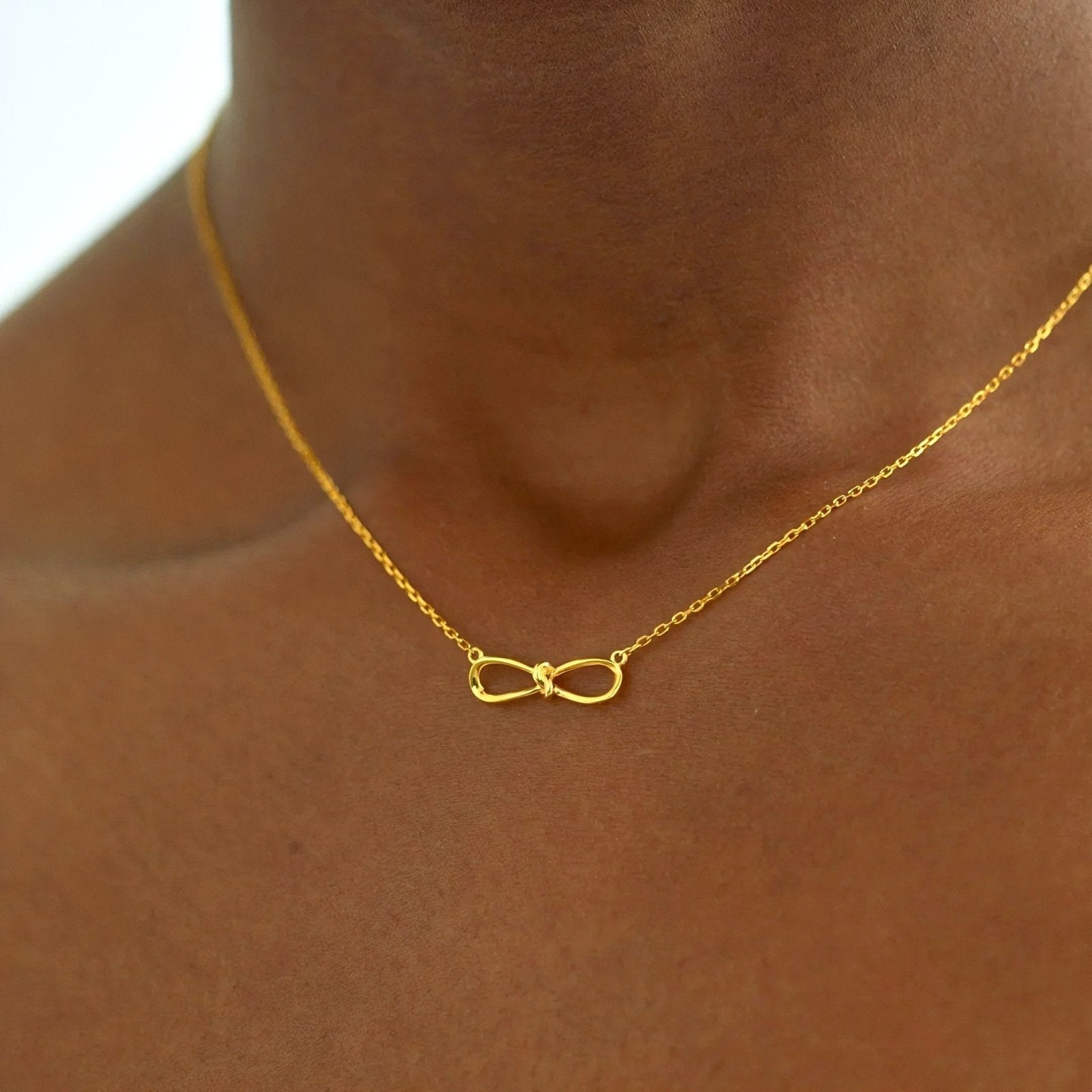 Collier pendentif infini noué doré, argent 925, style minimaliste chic, modèle Aziza