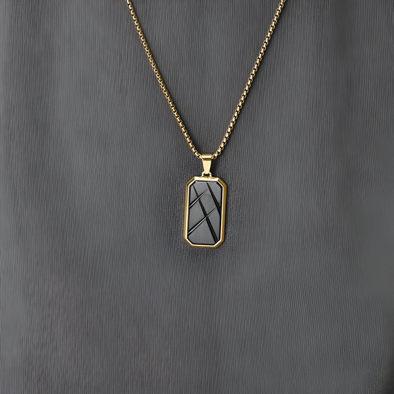 Collier pendentif militaire contemporain et tendance, design géométrique, pour homme, modèle Stryker