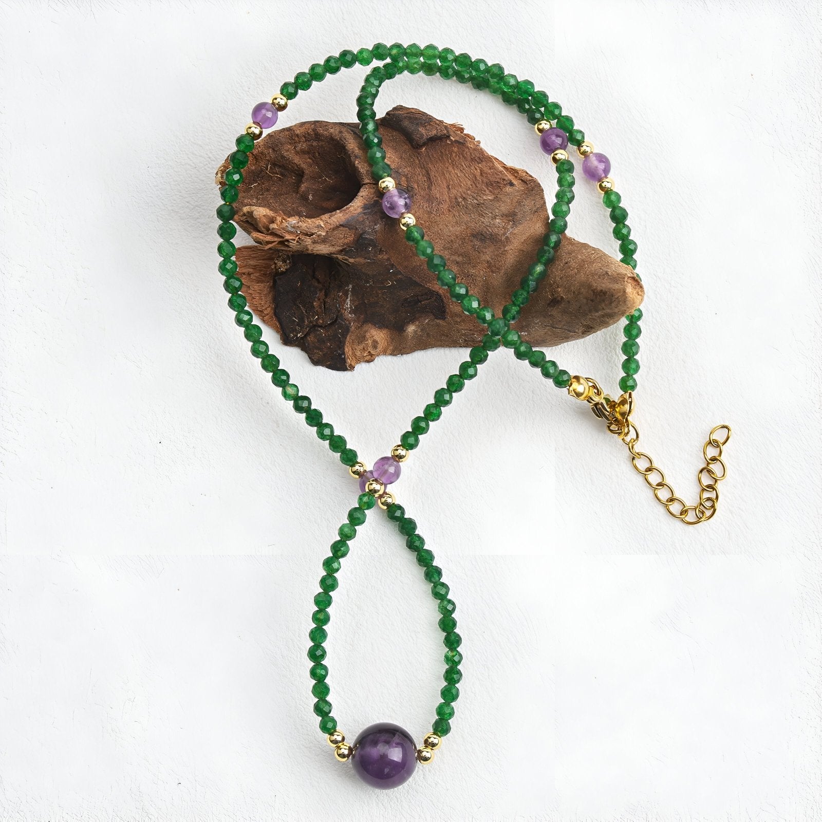 Collier perlé en améthyste naturelle et perles fantaisie vertes, collier court féminin et lumineux, modèle Naïma