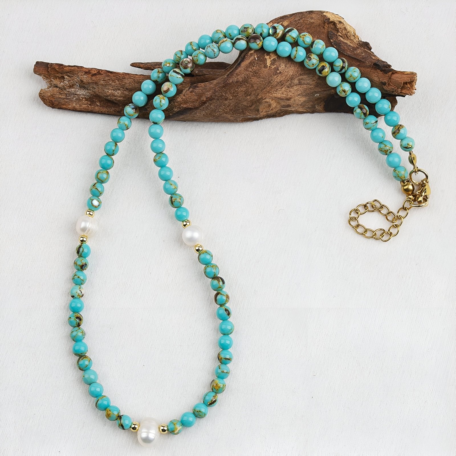Collier perlé turquoise et perles d’eau douce, style bohème chic pour femme, modèle Yelena