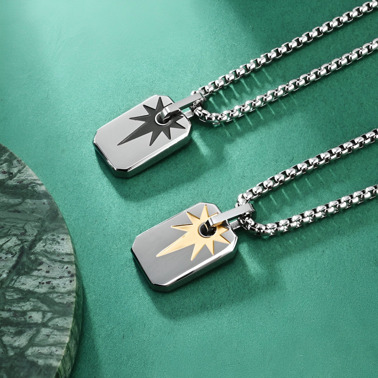Collier plaque homme, pendentif gravé étoile rayonnante, look contemporain, modèle Léon
