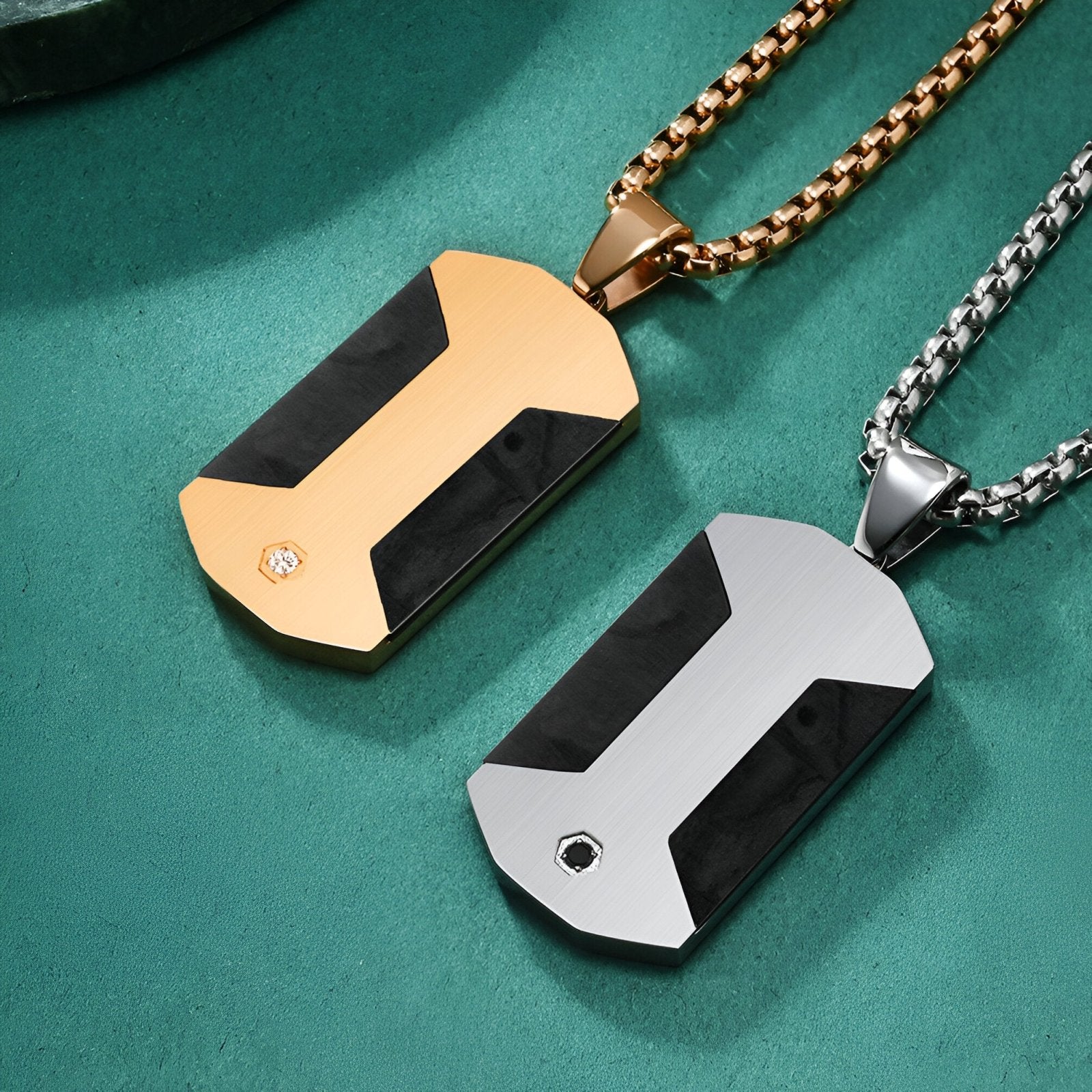 Collier plaque militaire, en acier inoxydable, inserts en carbone forgé et zircon, modèle Grayson