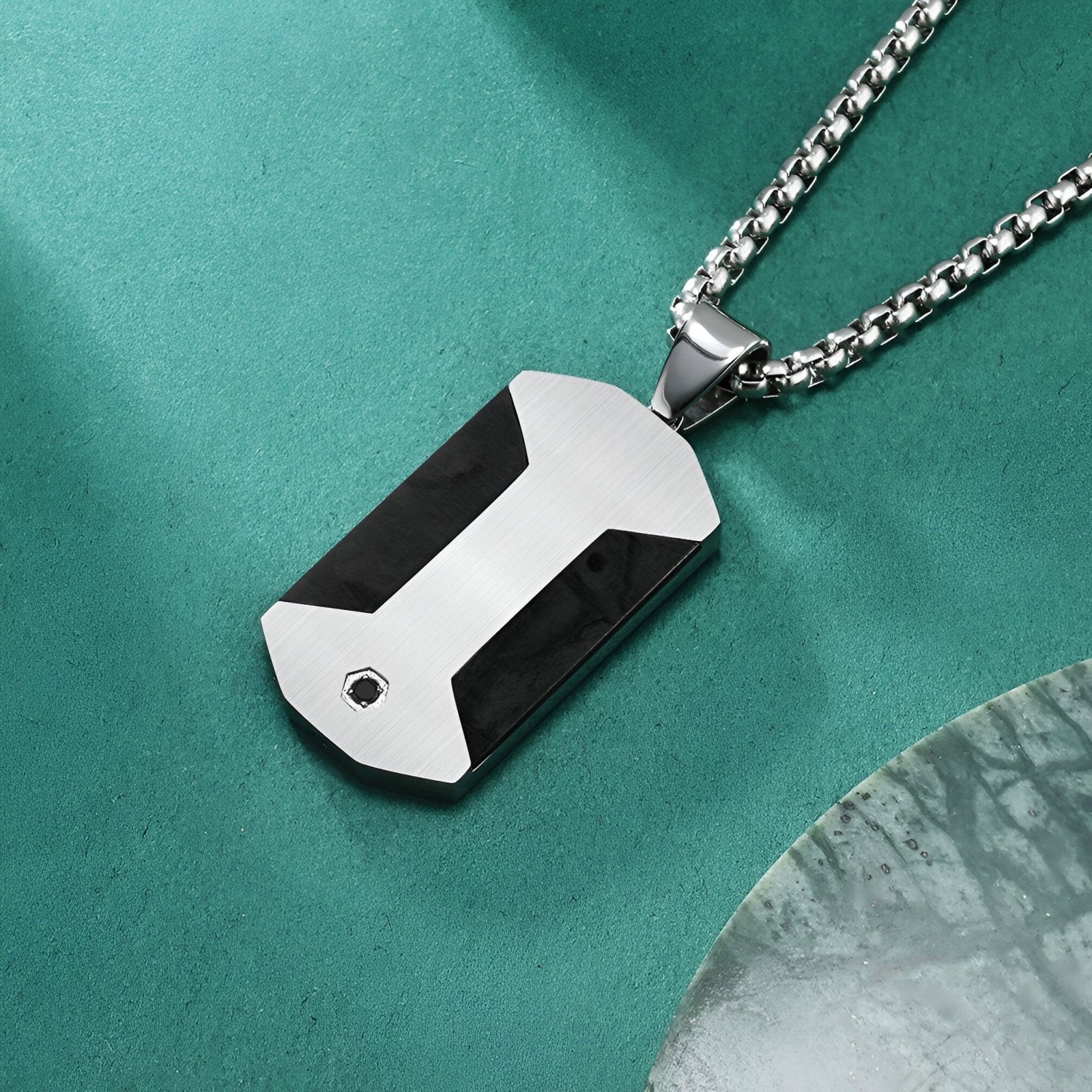 Collier plaque militaire, en acier inoxydable, inserts en carbone forgé et zircon, modèle Grayson