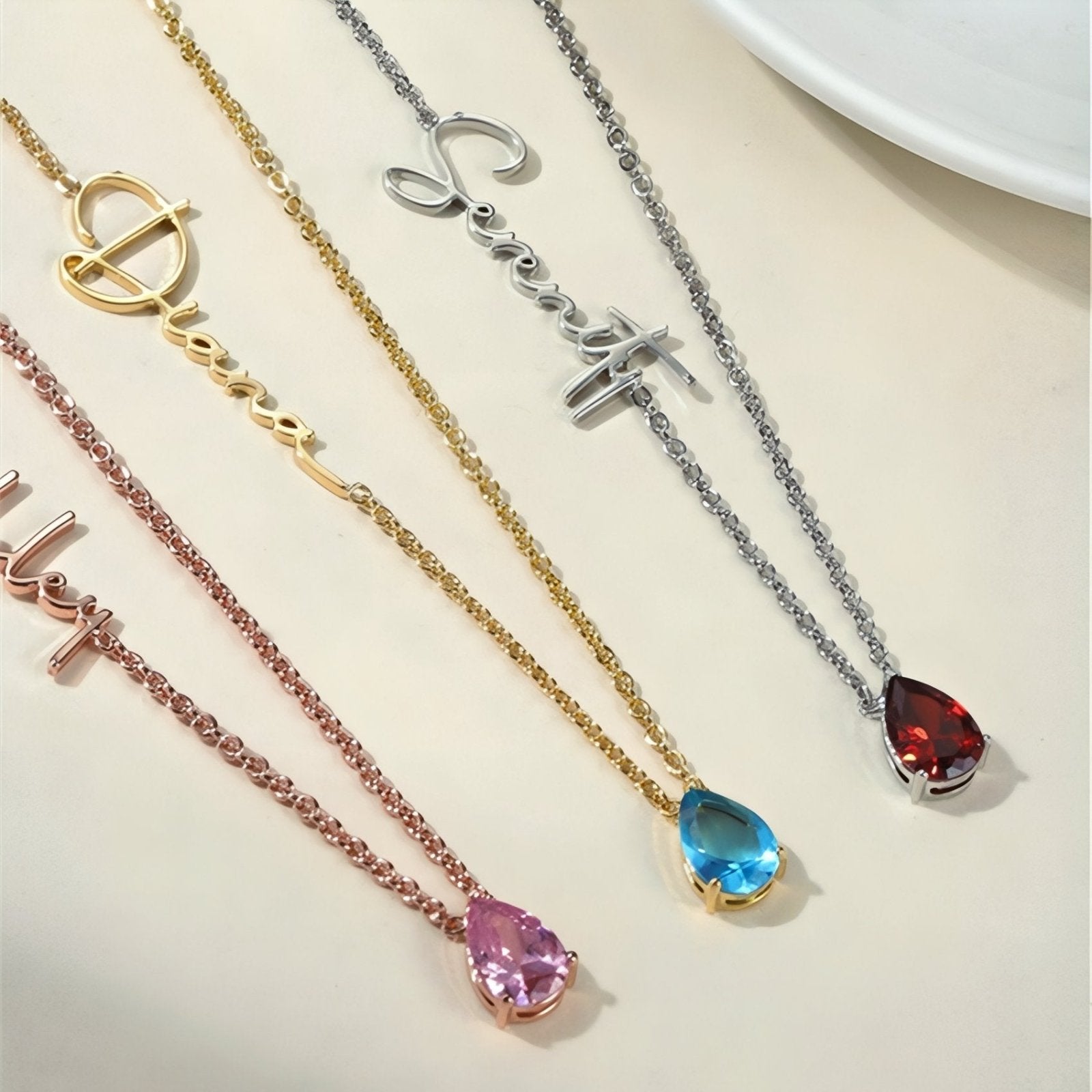 Collier prénom personnalisé avec pierre de naissance, modèle Marquise