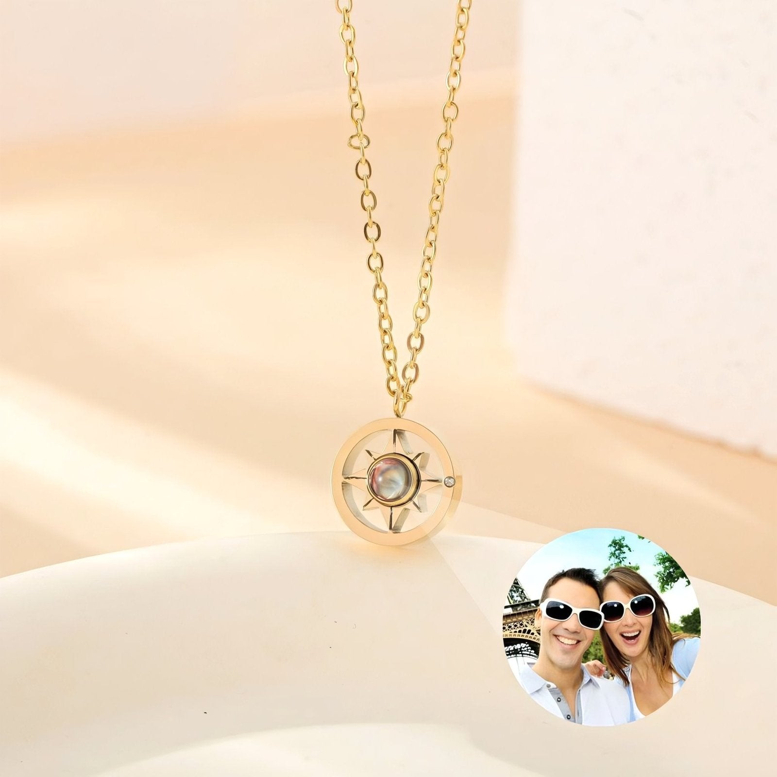 Collier projecteur photo personnalisé, pendentif rose des vents en inoxydable, modèle Lysandra