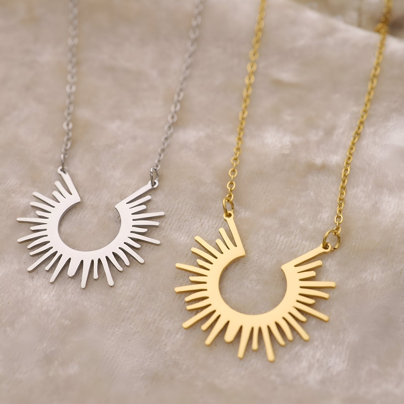 Collier soleil stylisé en acier inoxydable doré, bijou bohème pour femme moderne, modèle Sola