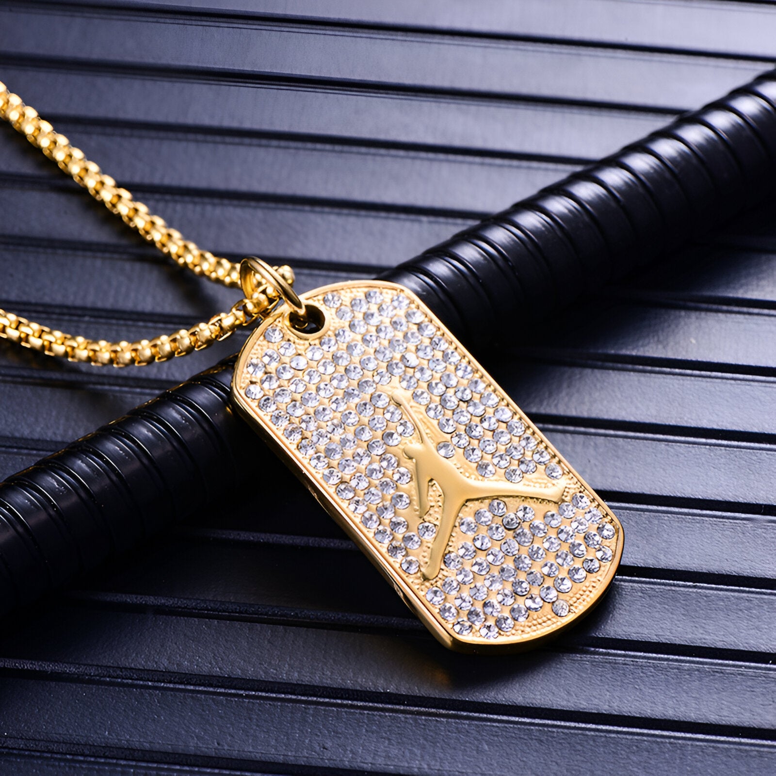 Collier streetwear pour homme, pendentif basketball, finition plaqué or, modèle Lavine