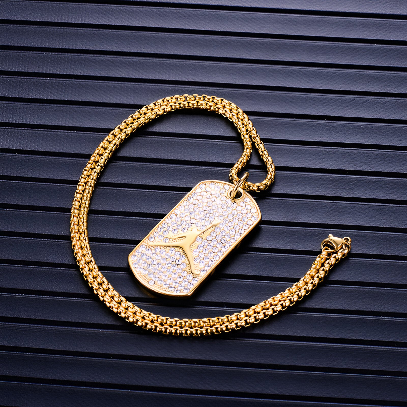 Collier streetwear pour homme, pendentif basketball, finition plaqué or, modèle Lavine