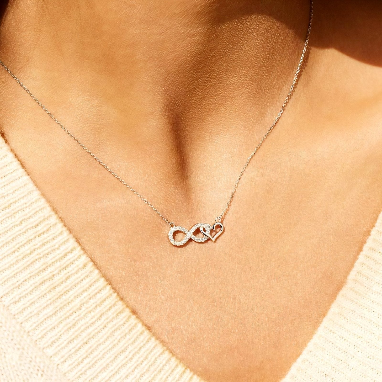 Collier symbole infini, chaîne fine en argent massif, orné de zircons, style chic, modèle Laurine