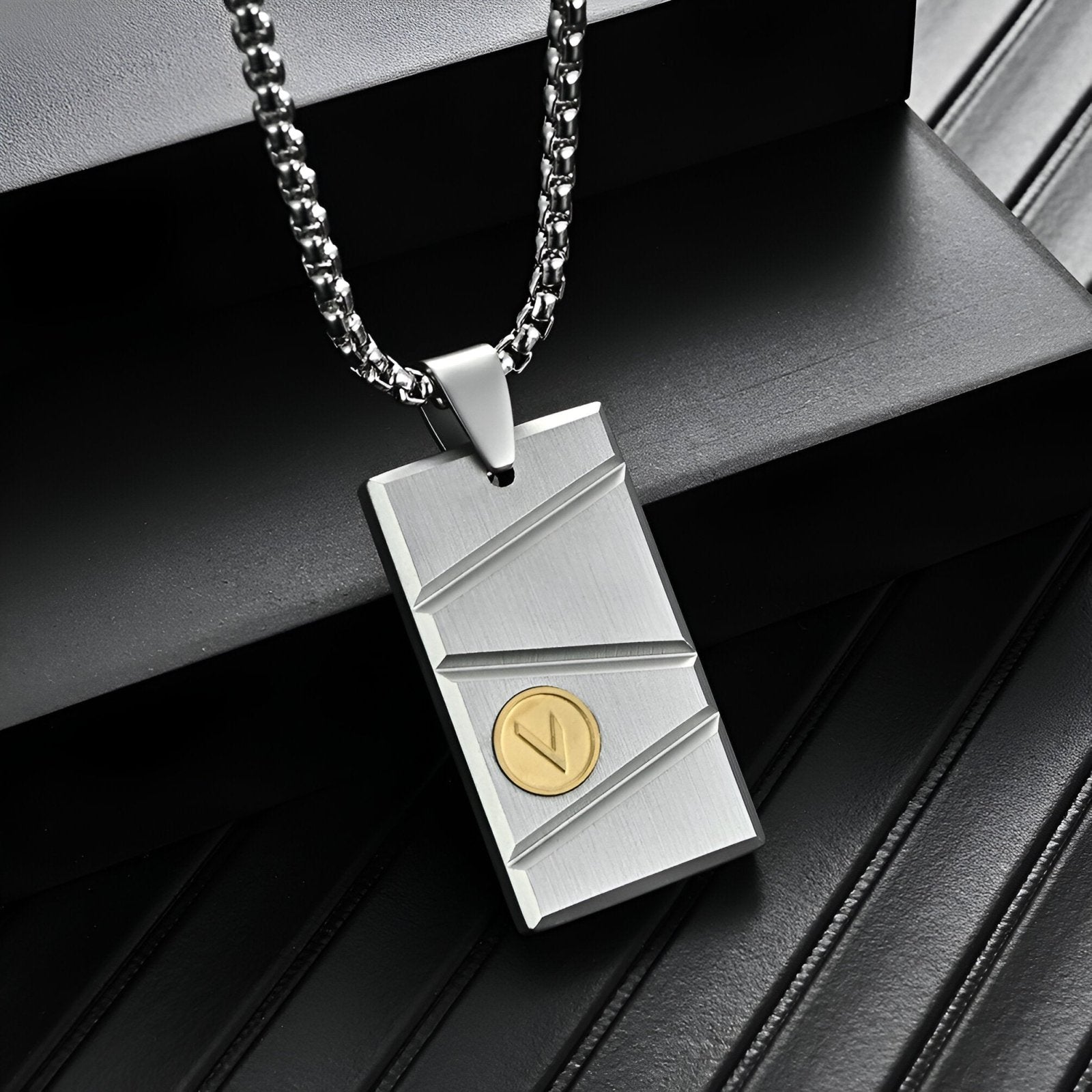 Collier urbain pour homme, acier inoxydable avec médaillon doré, style plaque militaire, modèle Zaro