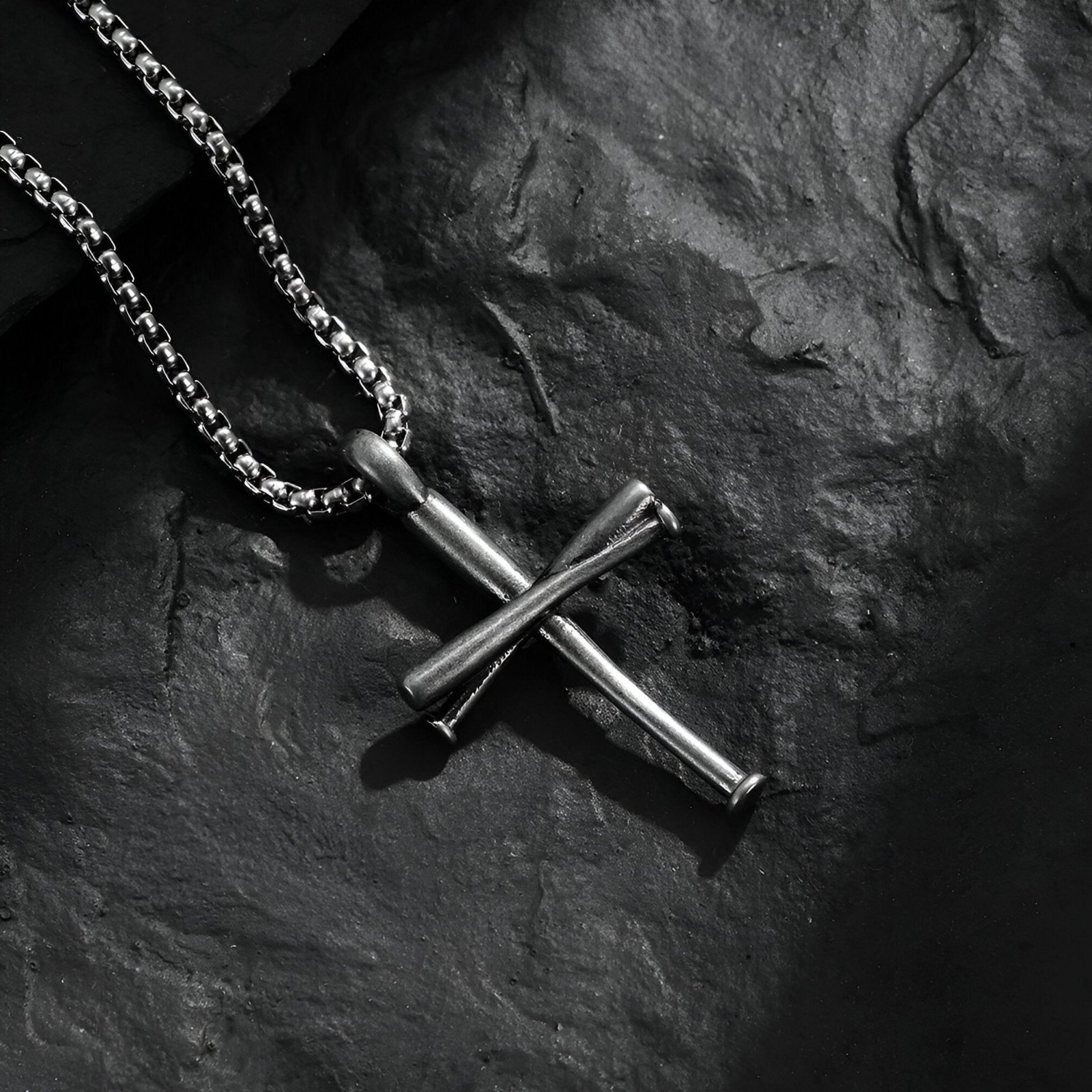 Croix gothique moderne, pendentif en acier brut, style underground masculin, modèle Zareth