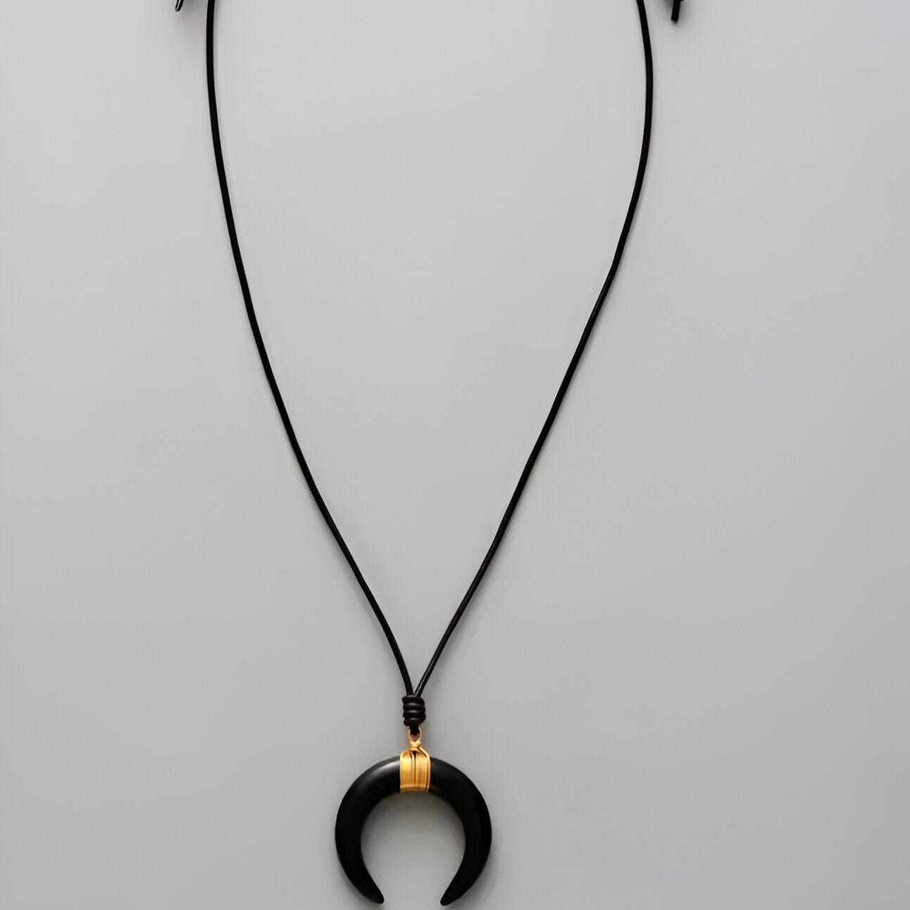 Sautoir ajustable en cuir naturel, pendentif corne blanche ou noire, bijou tendance, modèle Cruise