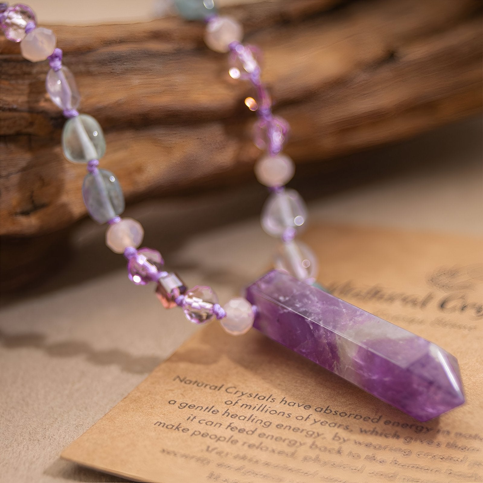 Sautoir artisanal en fluorite et améthyste, bijou énergétique facetté, modèle Cristalis