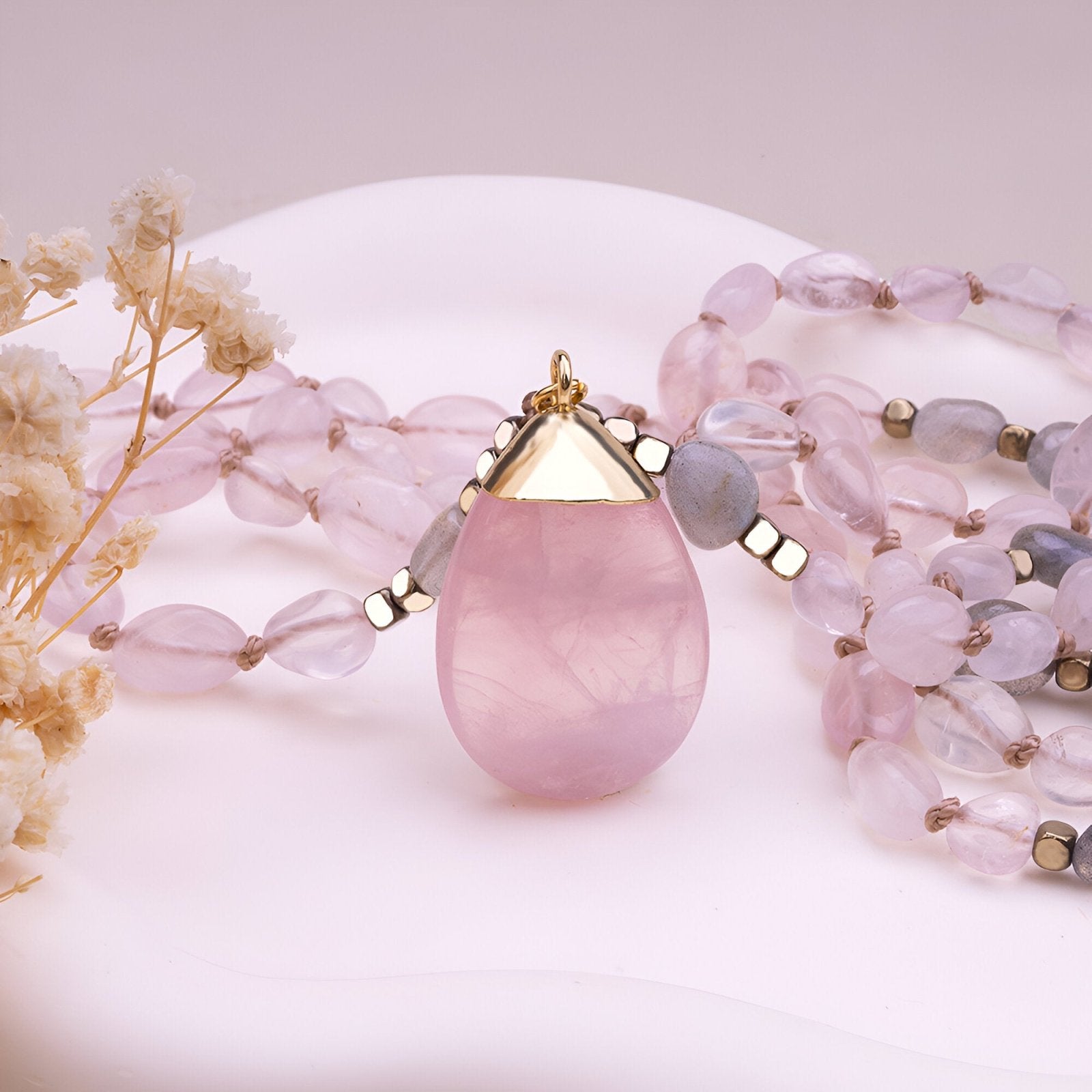 Sautoir en pierres naturelles quartz rose et améthyste, style bohème romantique, modèle Elenya