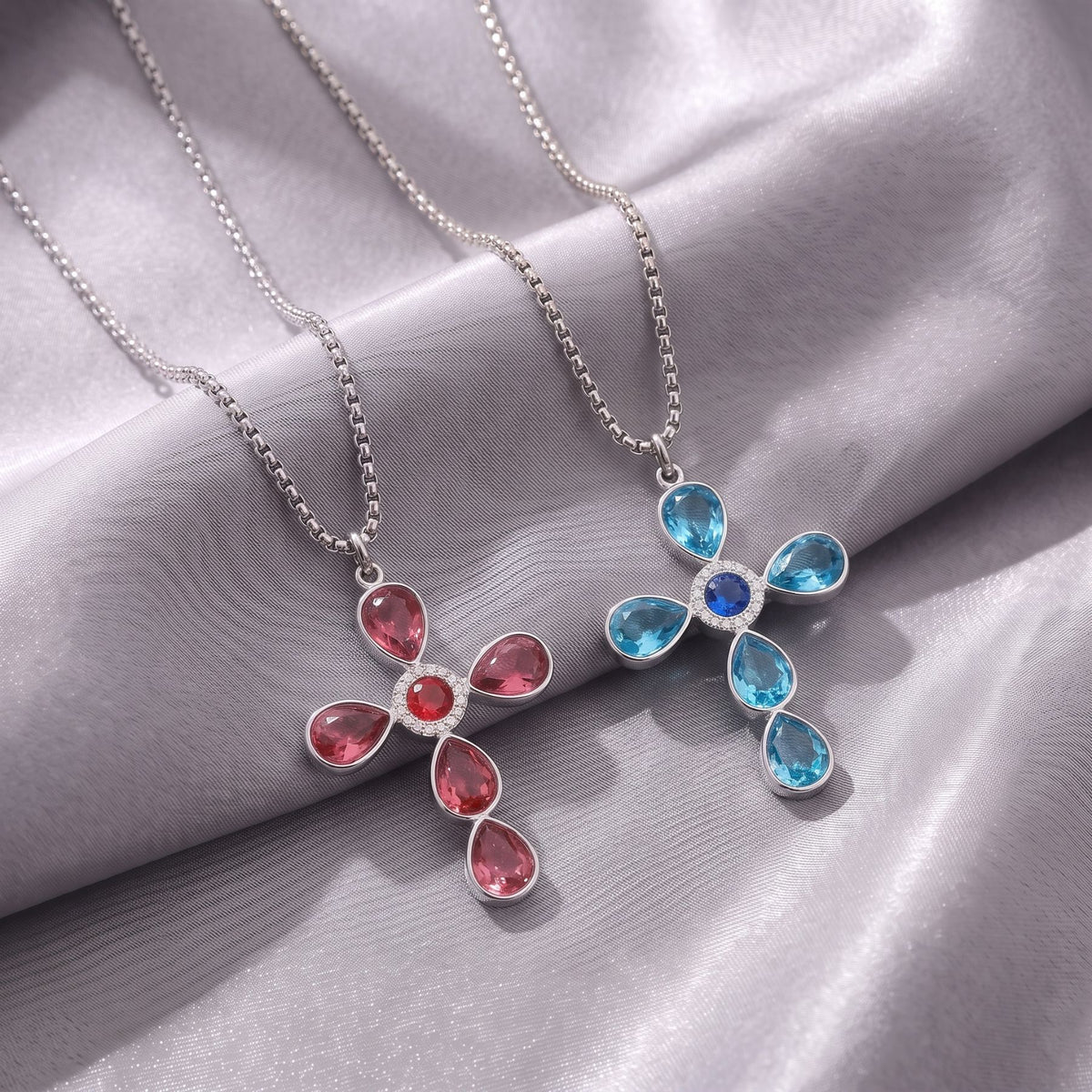 Collana con croce da donna, in acciaio inox argentato, ciondolo incastonato con zirconi colorati a forma di goccia