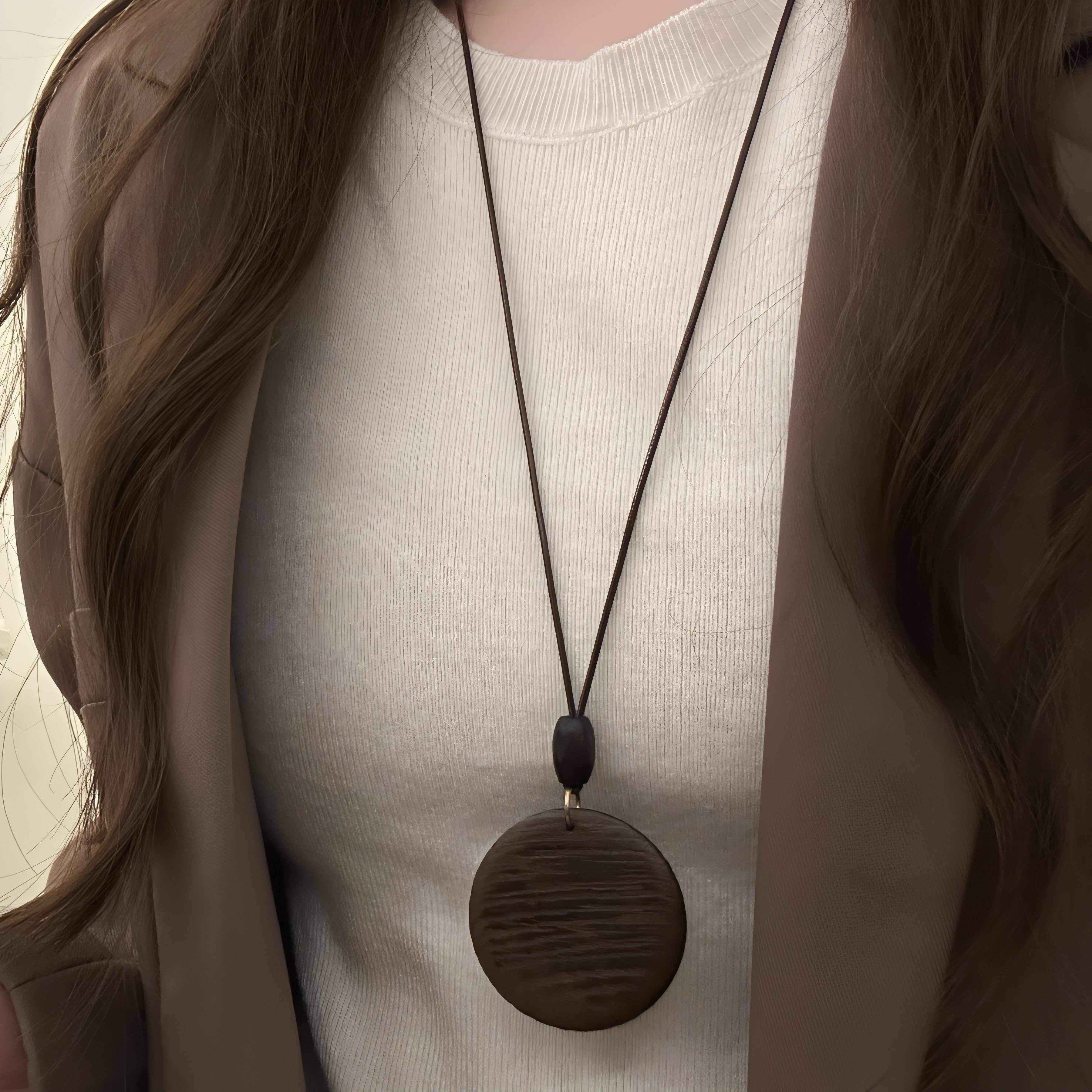 Long wooden necklace for women, with round pendant, adjustable cord, bohemian style