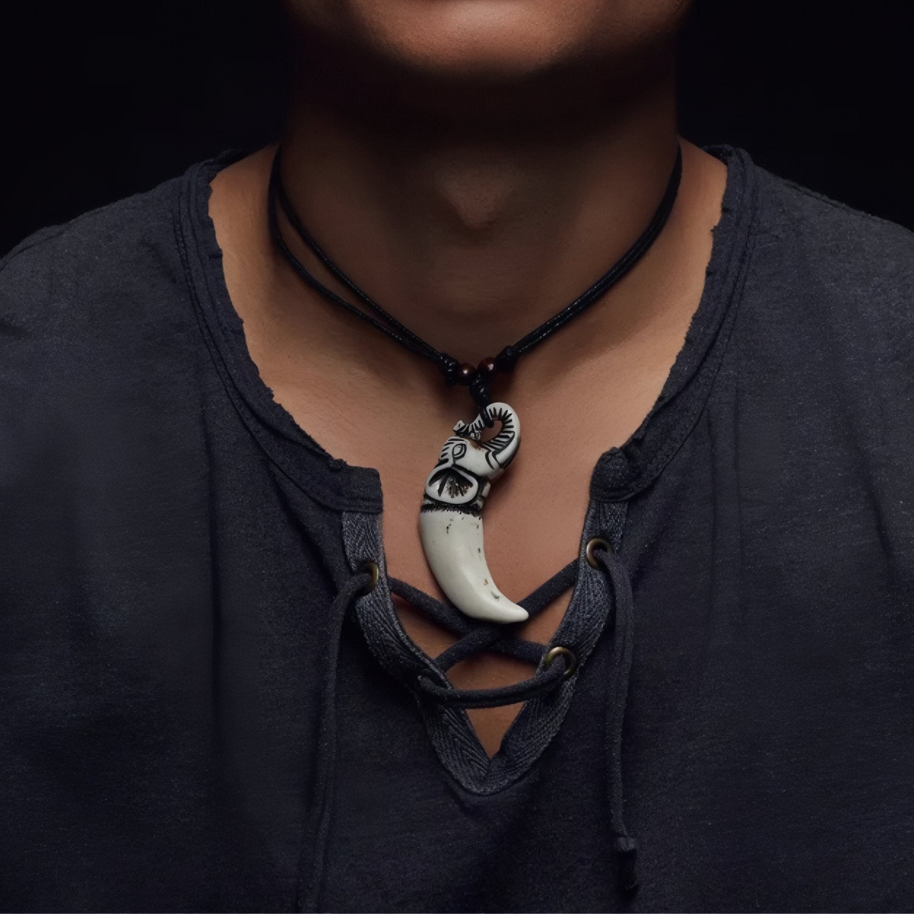 Stammes-Halskette für Herren, Anhänger aus geformtem Harzhorn mit Elefantenkopf, verstellbare schwarze Kordel