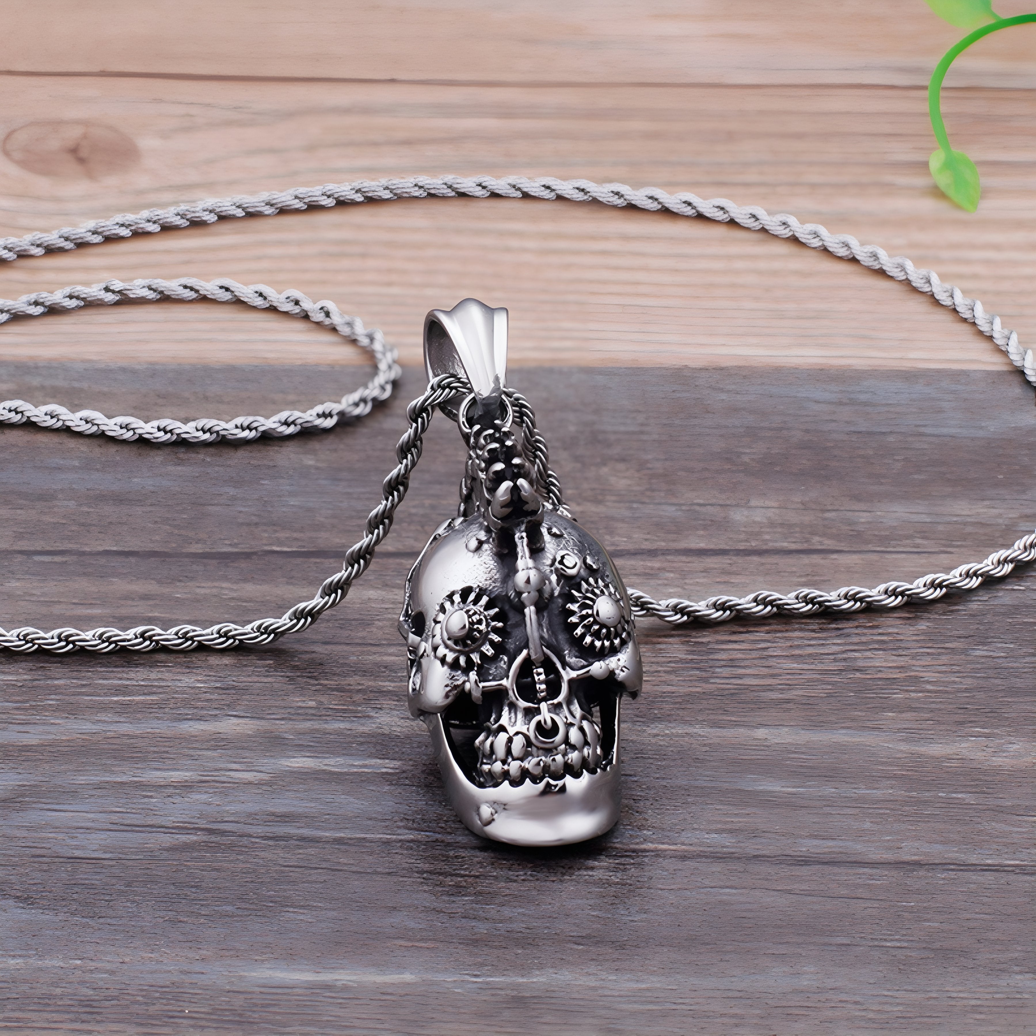 Men's mechanical skull pendant necklace, made of stainless steel