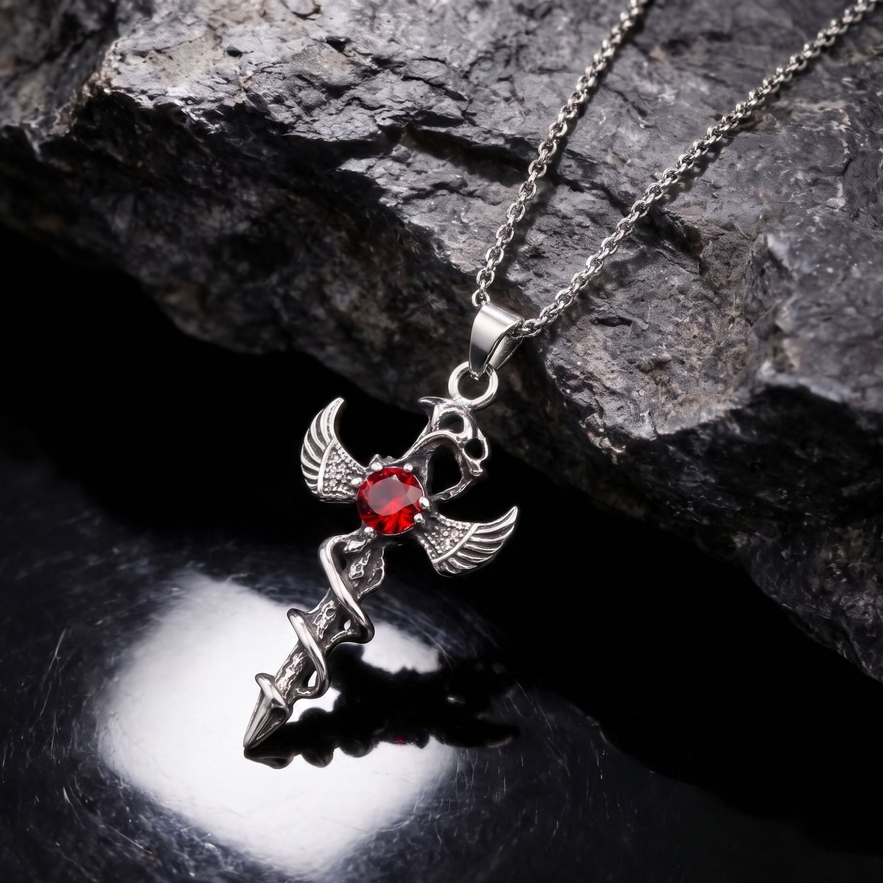Unisex-Halskette mit gotischem Kreuz, aus Zinklegierung, mit rotem Stein