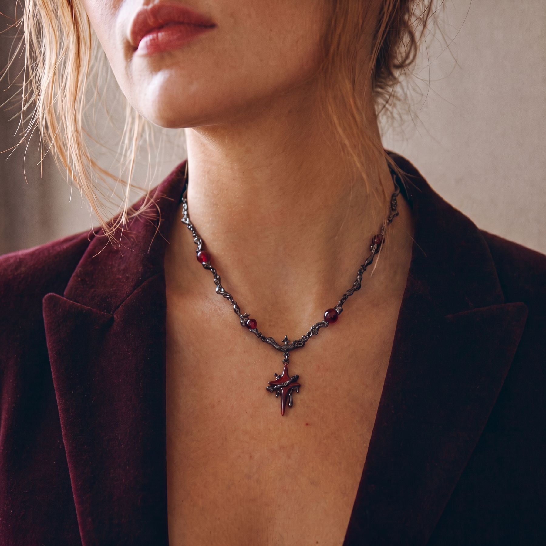 Emo-Halsband für Damen, aus Kupfer, mit rotem Sternanhänger