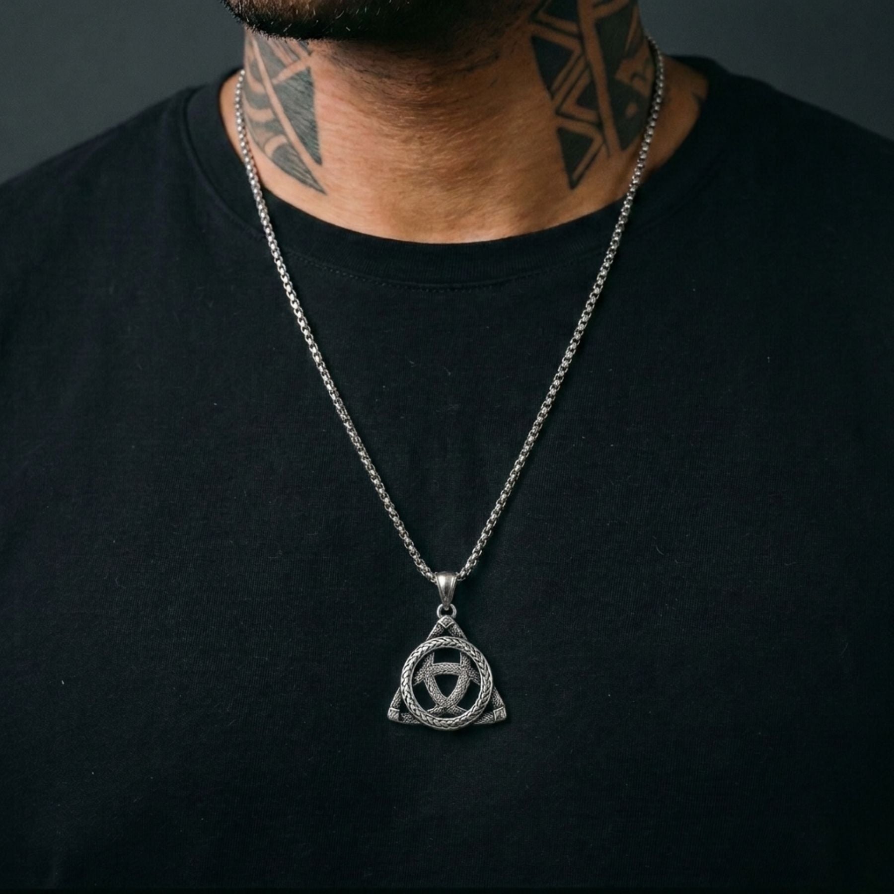 Collar unisex con nudo de bruja, de acero inoxidable, motivo celta