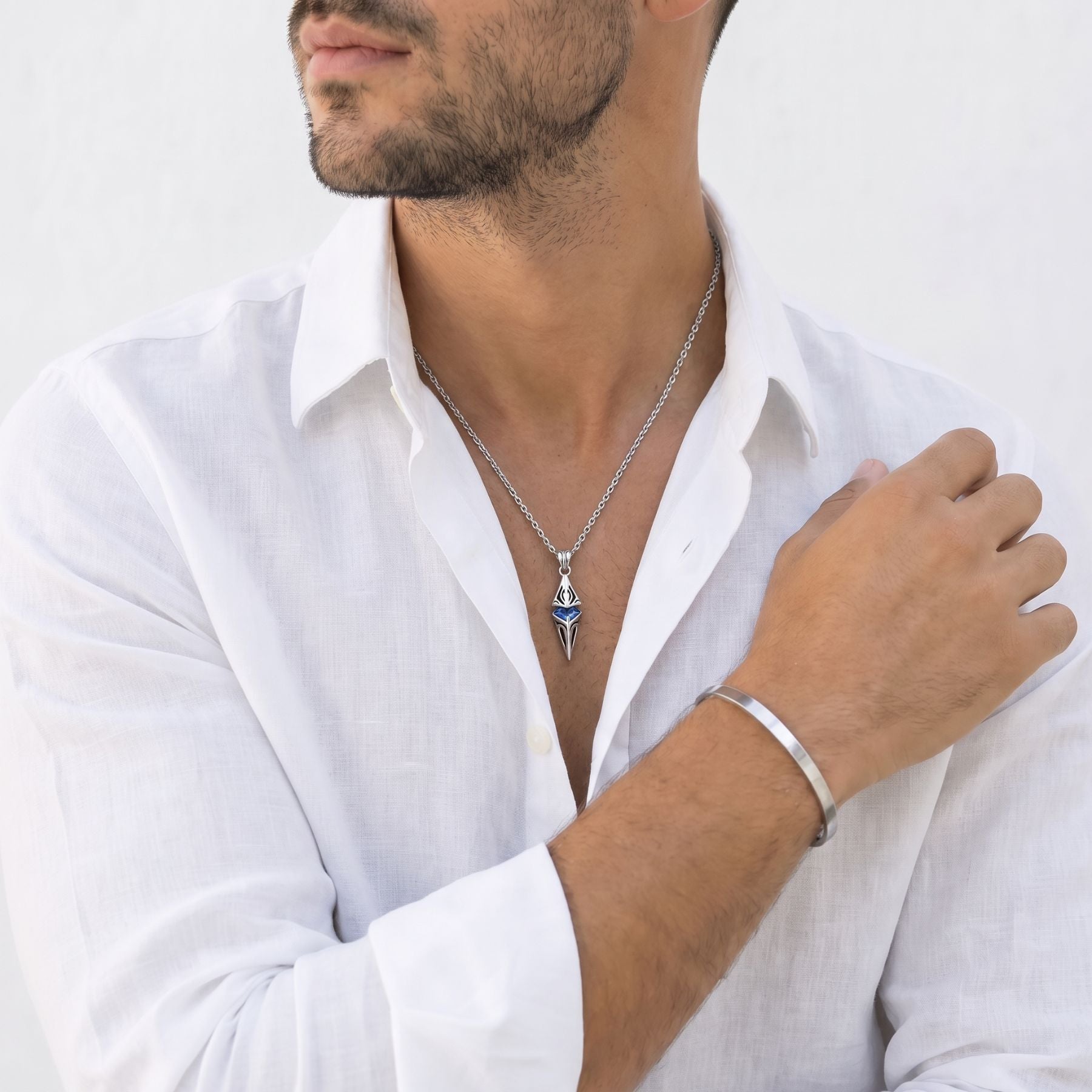 Collier pendentif géométrique pour homme, en cuivre argenté, avec pierre bleue facettée