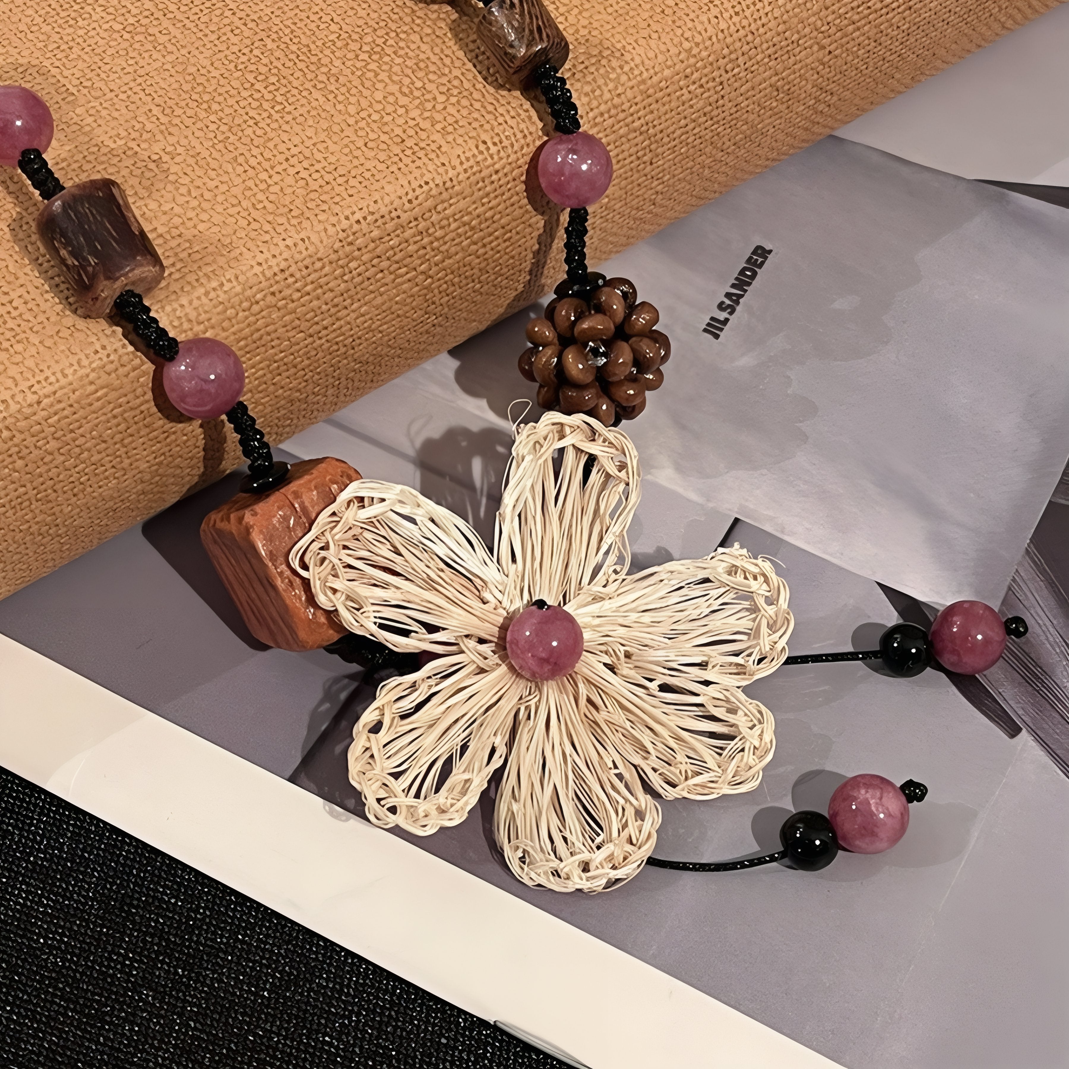 Collier pour Femme en Perles de Bois, avec fibre végétales, cordon ajustable, style asiatique