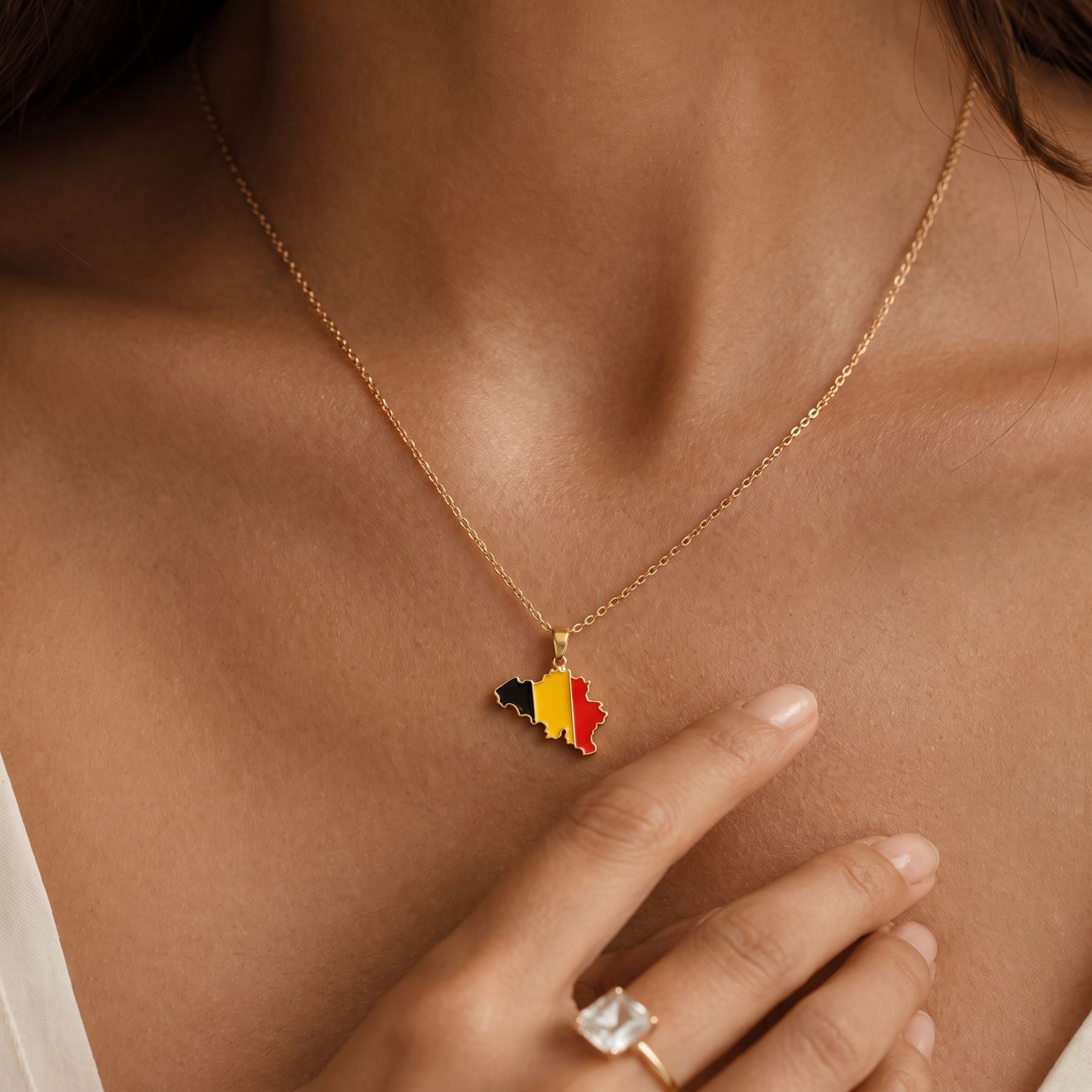 Collier unisexe carte de la Belgique avec drapeau, en acier inoxydable