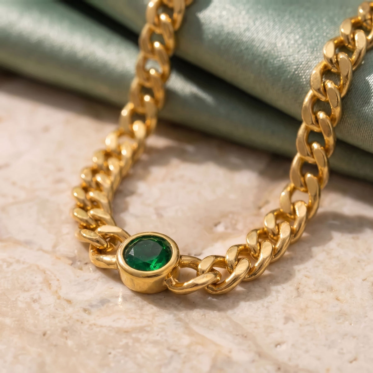 Collier chaîne gourmette pour femme, en acier inoxydable doré, orné d’une pierre centrale verte