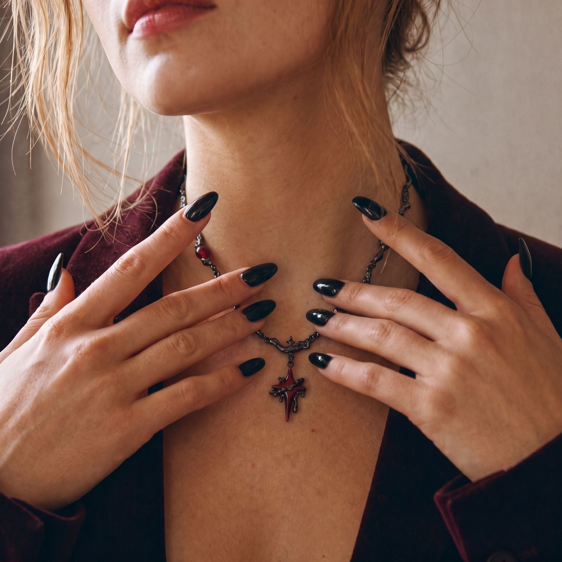 Emo-Halsband für Damen, aus Kupfer, mit rotem Sternanhänger