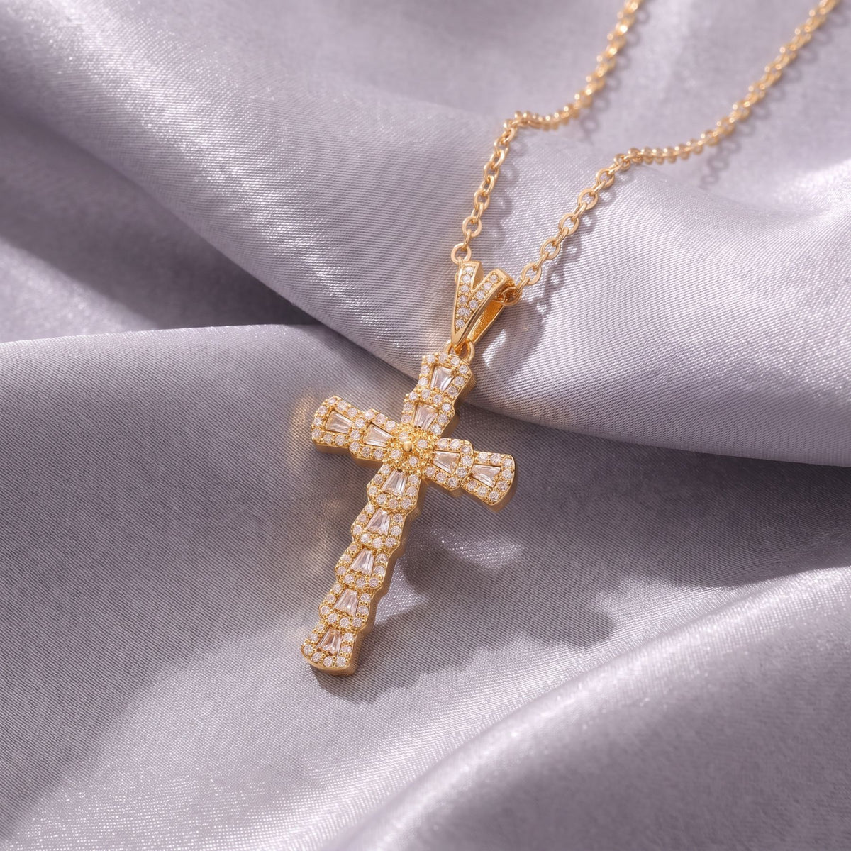 Collana con croce cristiana da donna, in acciaio inossidabile dorato, ciondolo pavé con zirconi bianchi