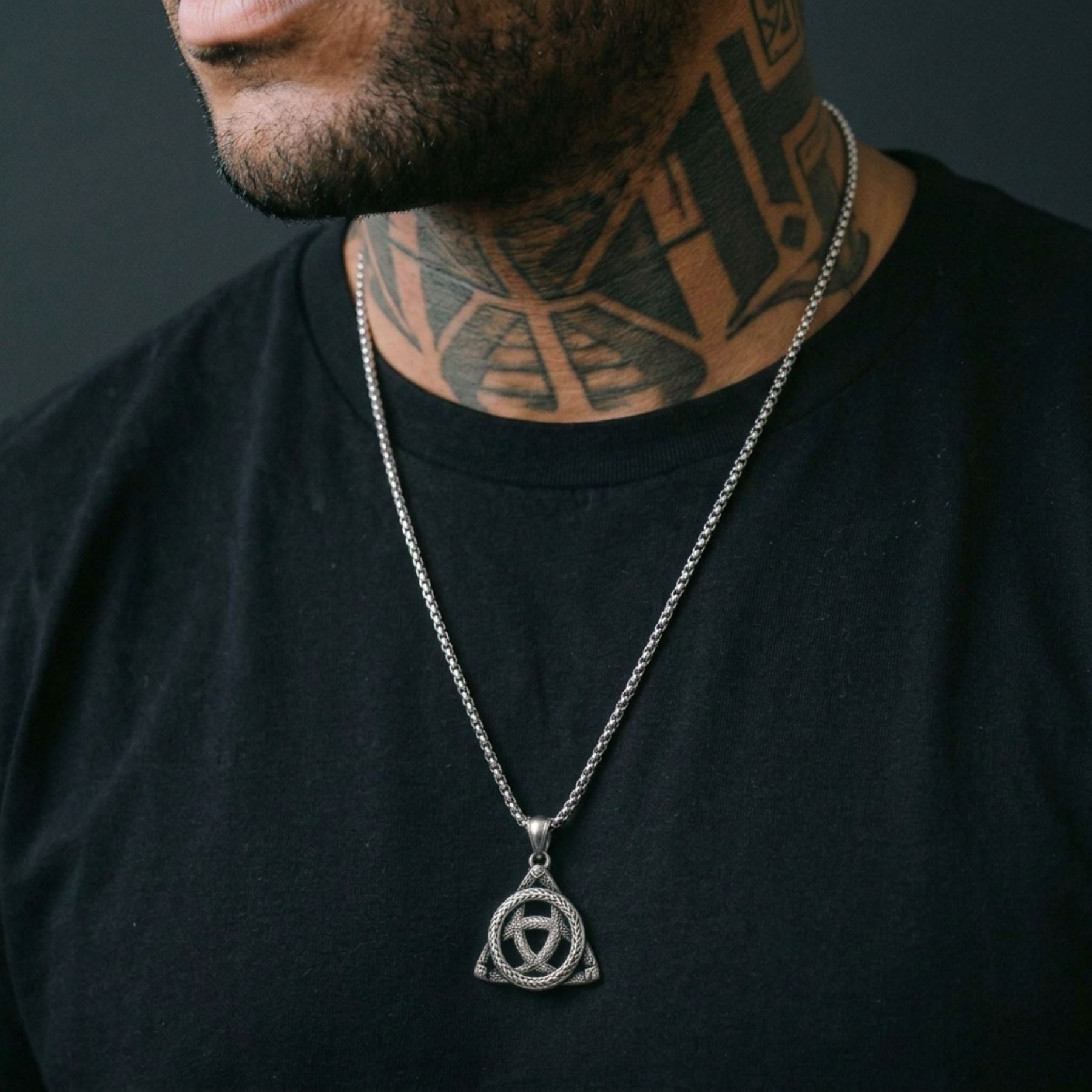 Collar unisex con nudo de bruja, de acero inoxidable, motivo celta