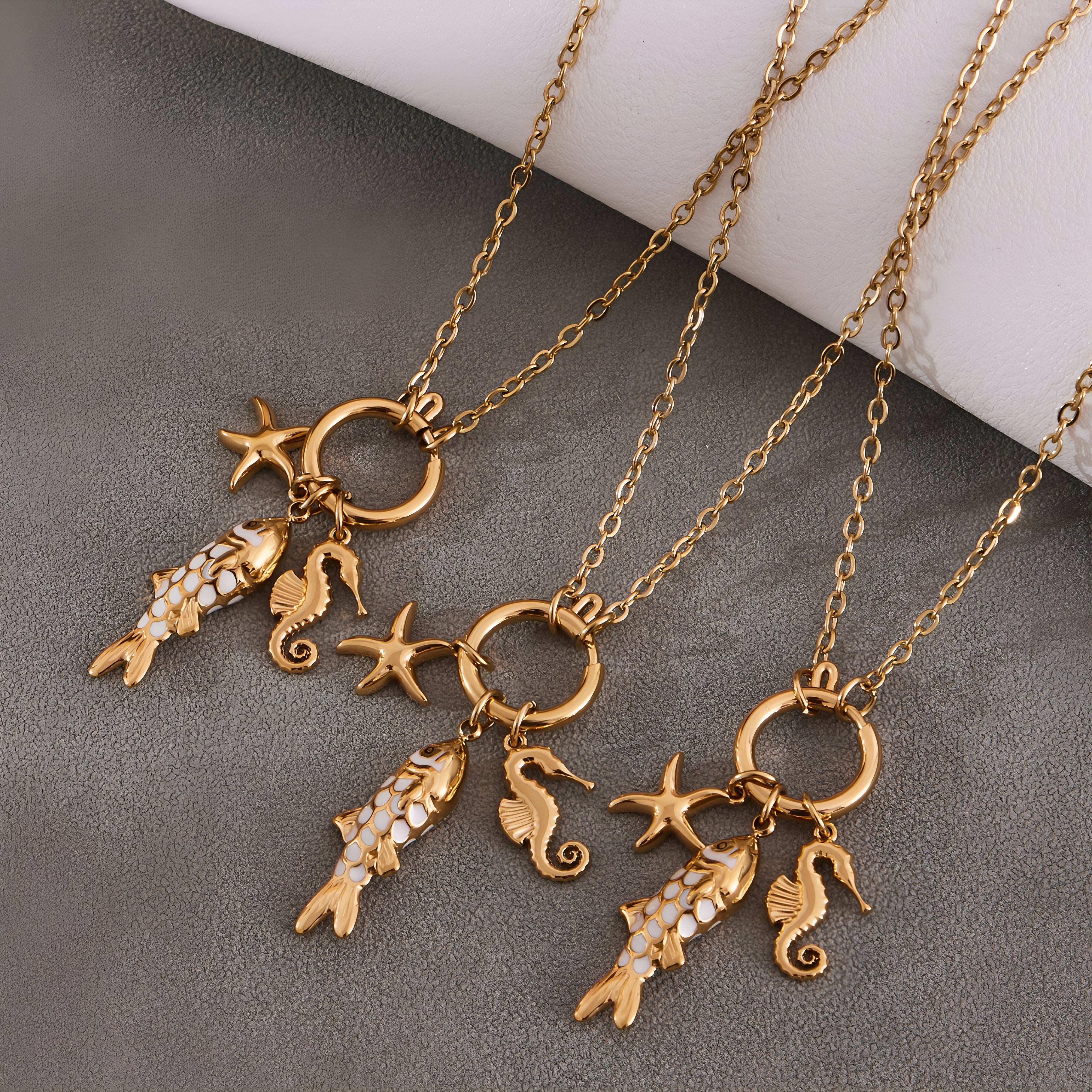 Collier breloques marin, pendentifs poisson, étoile de mer et hippocampe, en acier inoxydable plaqué or