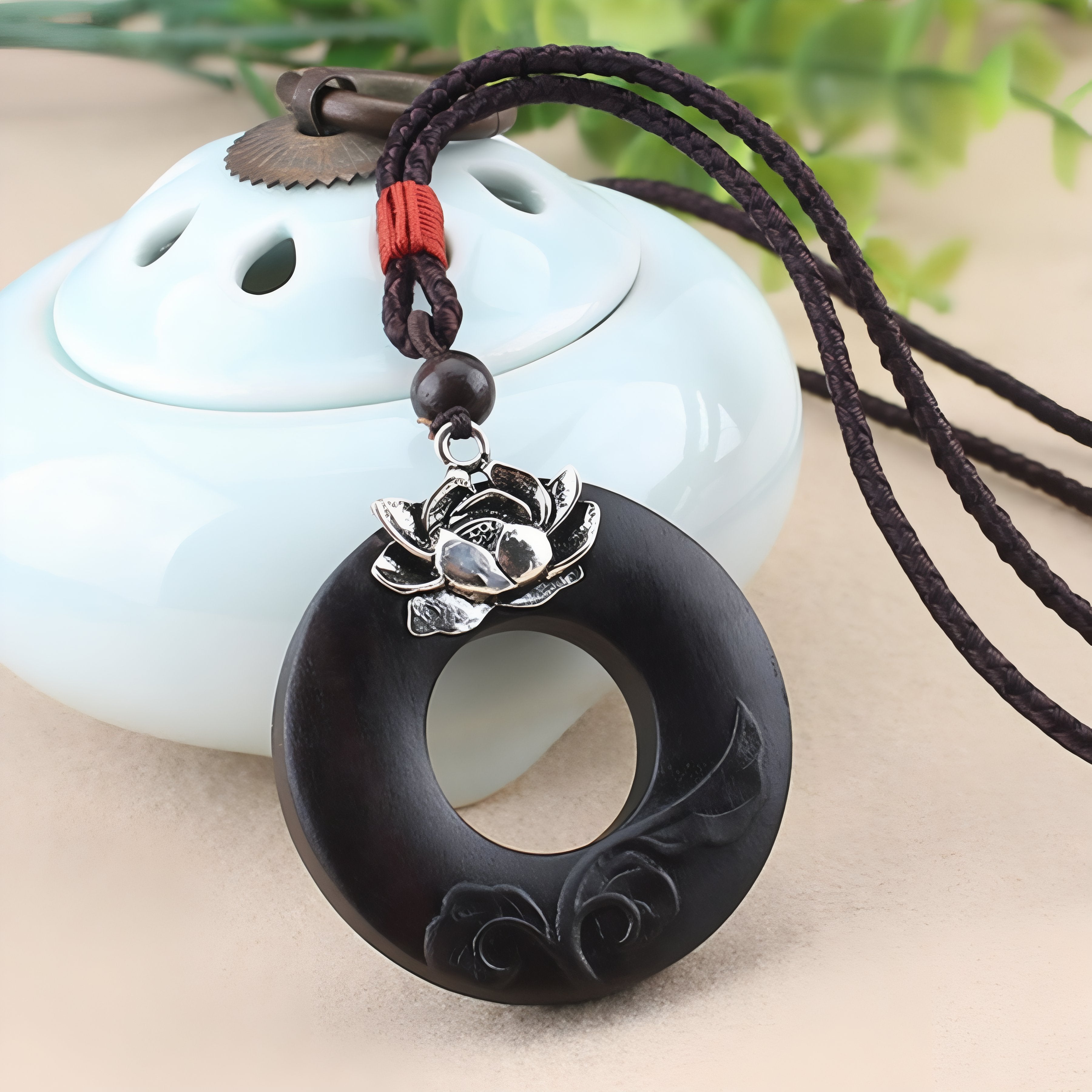 Collier en bois d'ébène, avec pendentif cercle et lotus, agate noire et alliage métallique, style bohème