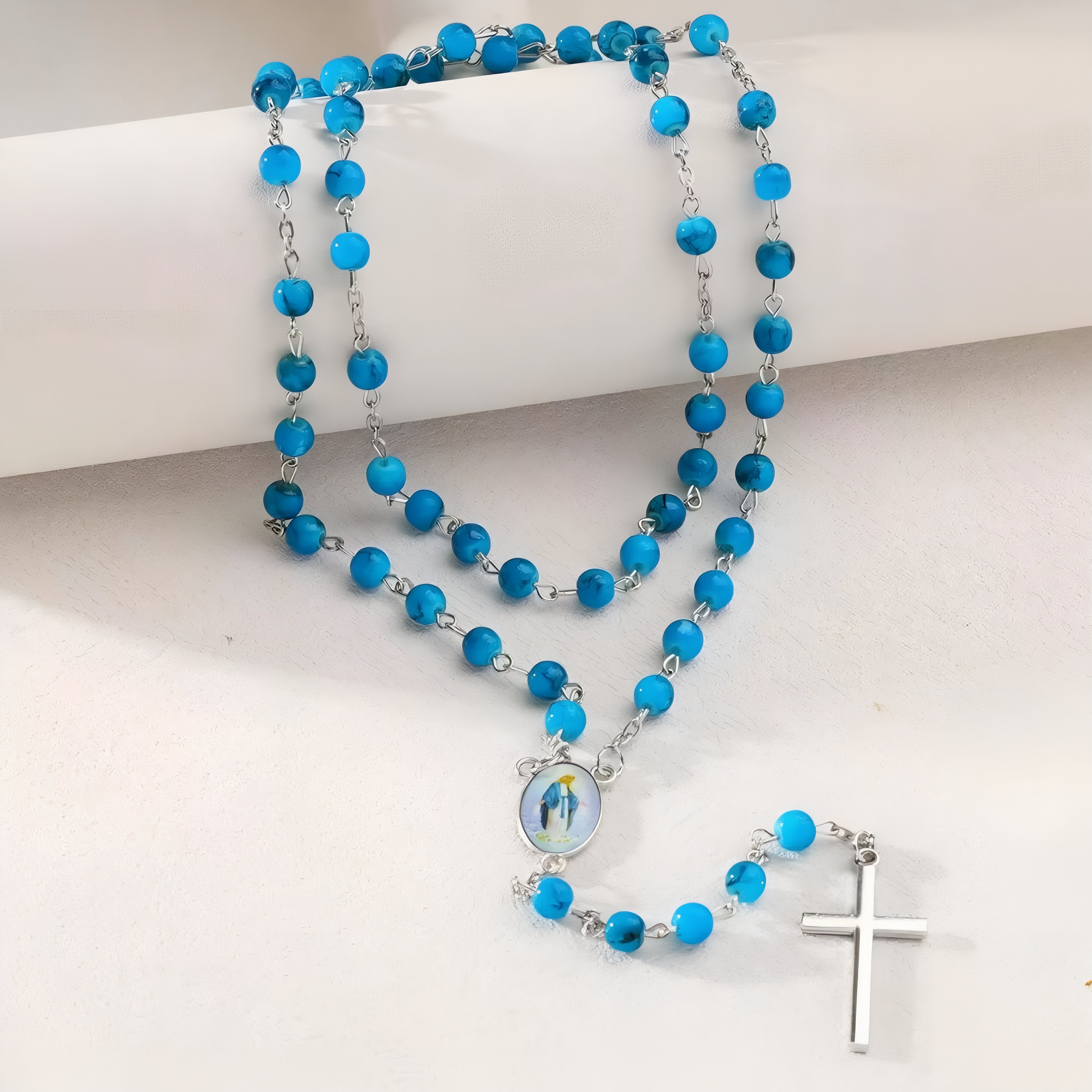 Chapelet collier de prière, avec perles synthétiques et pendentif croix, en alliage de zinc