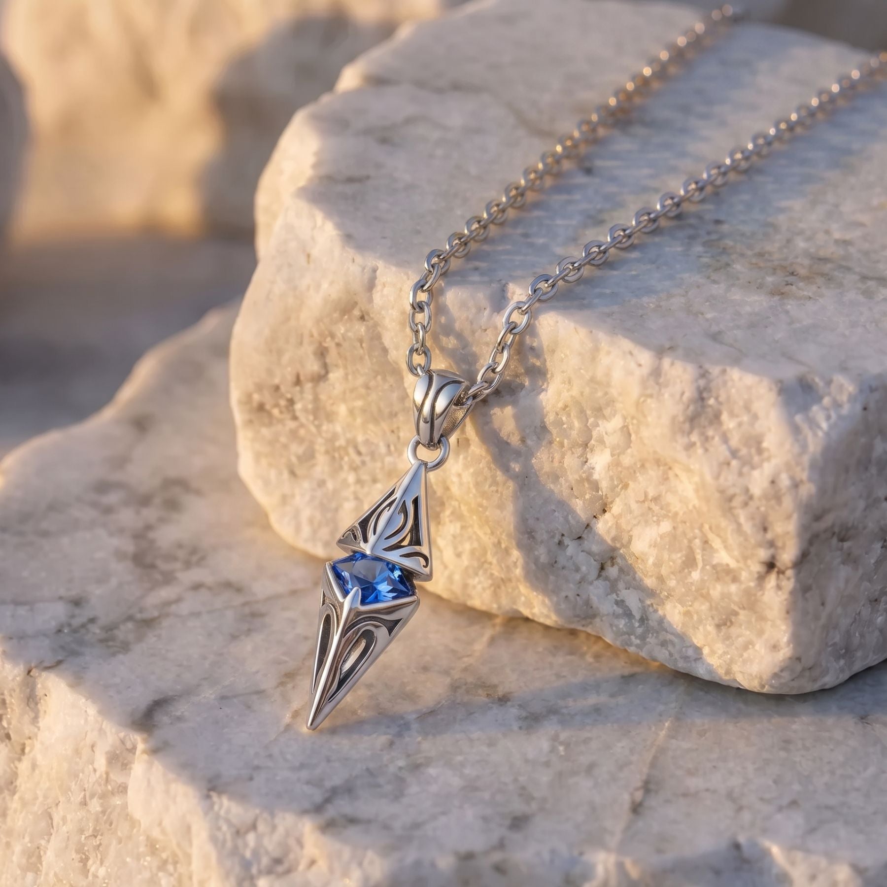 Collier pendentif géométrique pour homme, en cuivre argenté, avec pierre bleue facettée