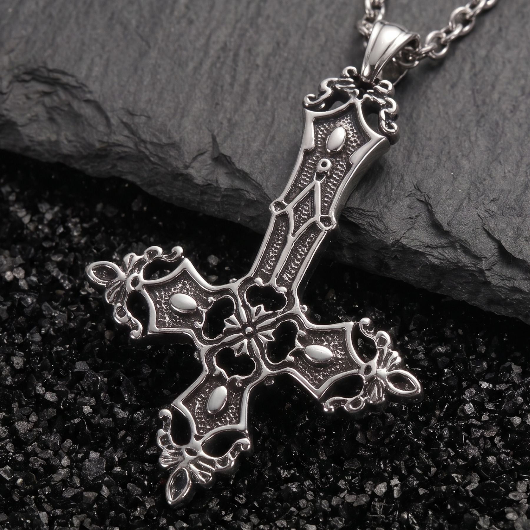 Collar de cruz invertida unisex, de aleación de zinc, plata envejecida
