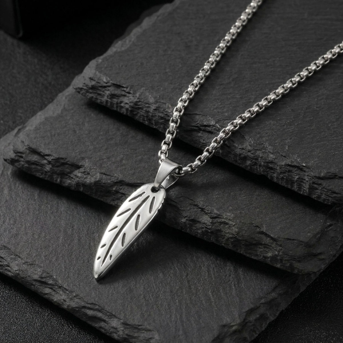 Collier pendentif plume pour homme, en acier inoxydable argenté, style minimaliste et intemporel