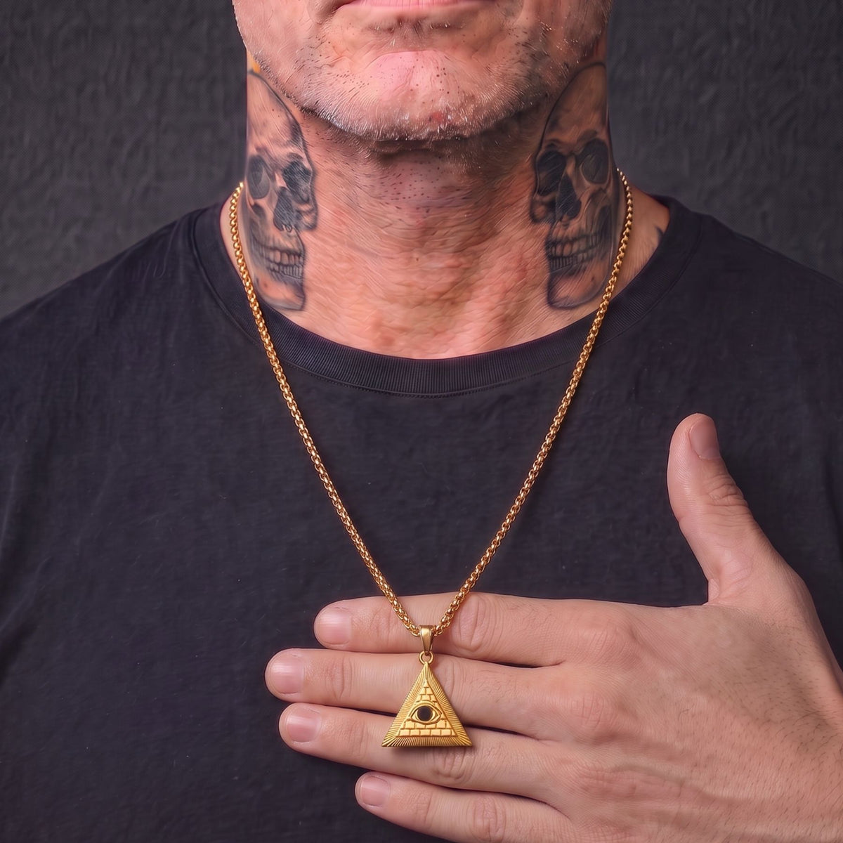 Collier pendentif œil de la Providence pour homme, en acier inoxydable, pyramide égyptienne triangulaire sculptée