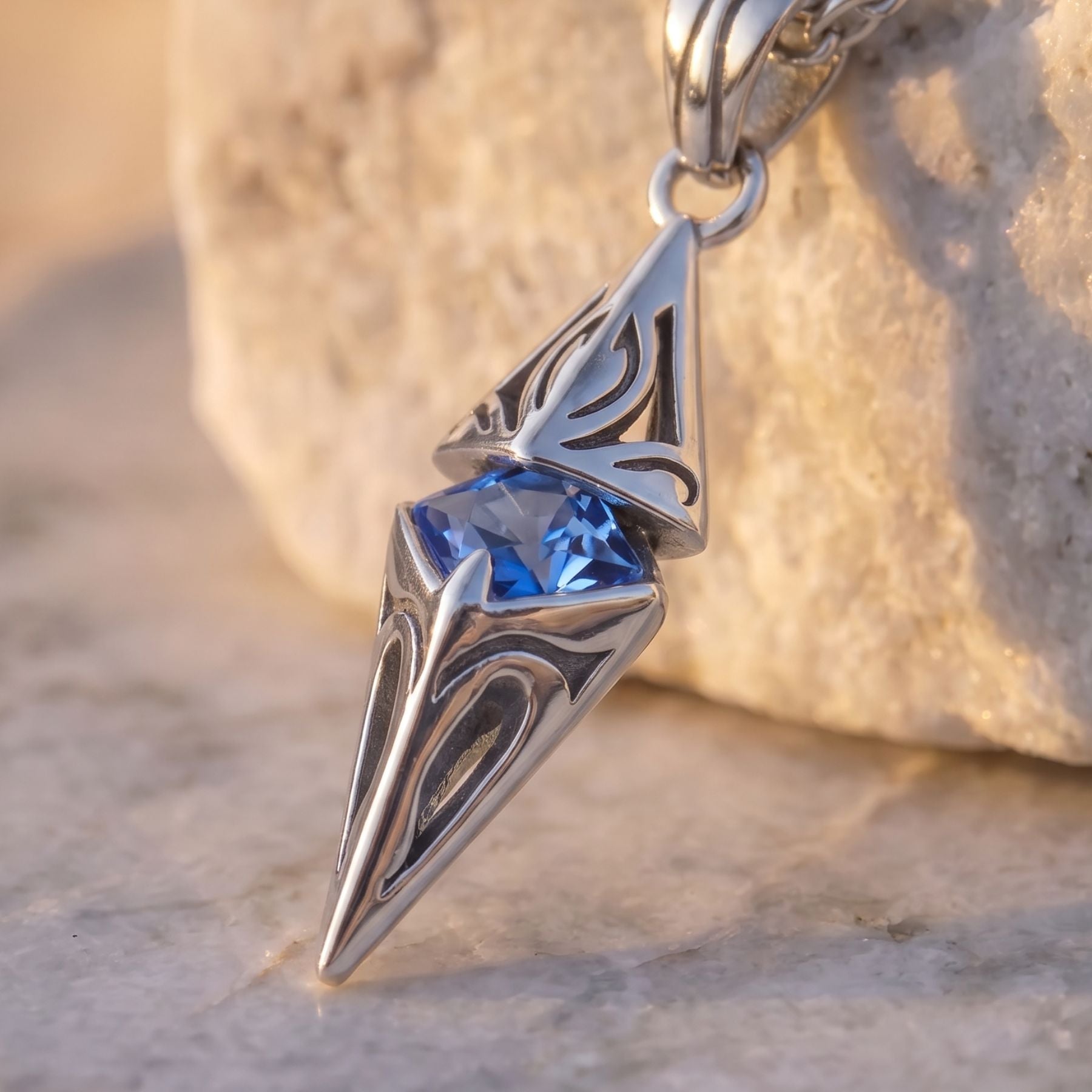Collier pendentif géométrique pour homme, en cuivre argenté, avec pierre bleue facettée