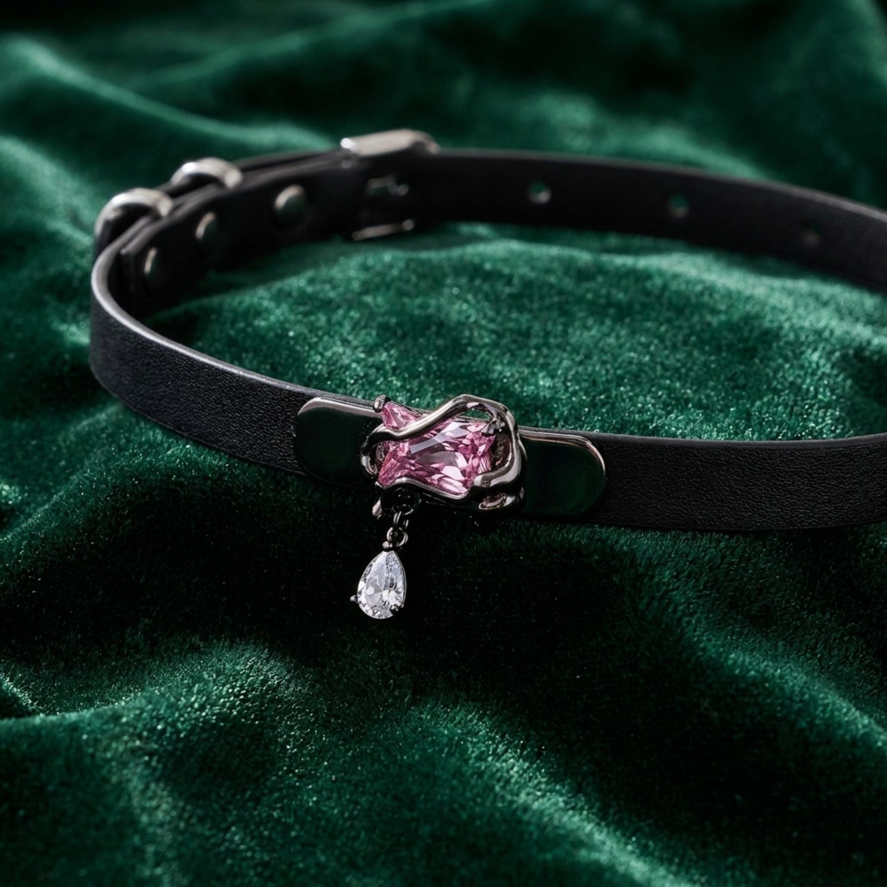 Collier ras-du-cou gothique pour femme, en simili cuir noir, avec cristal décoratif