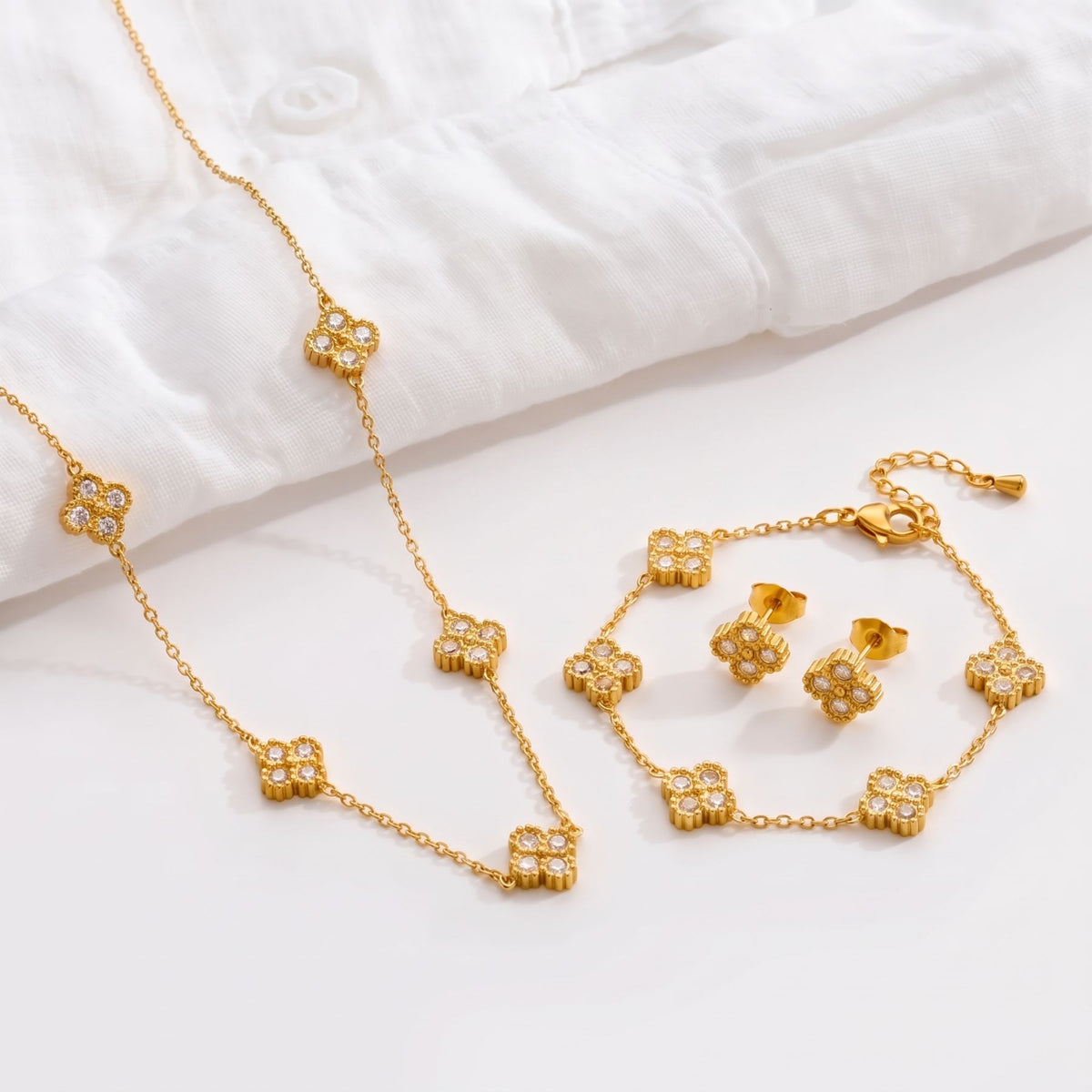 Parure de bijoux trèfle pour femme, collier, bracelet et boucles d'oreilles en acier inoxydable doré, sertis de strass