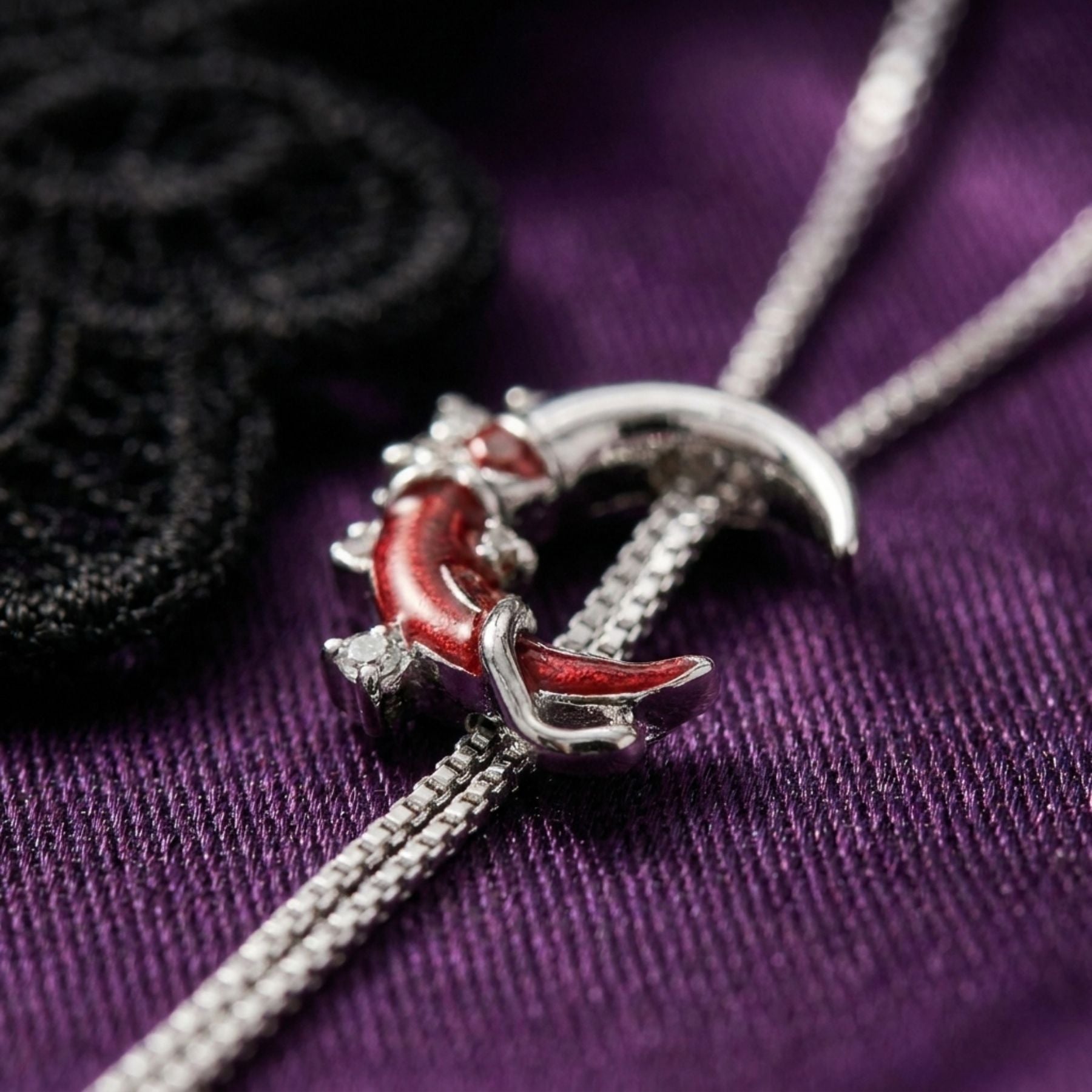 Collier cravate gothique pour femme, en alliage métallique, avec pendentif croissant de lune