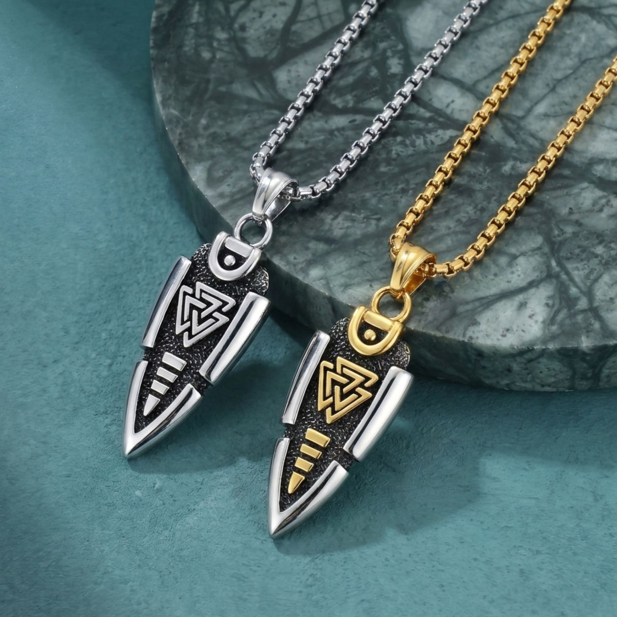 Collier pendentif flèche Valknut pour homme, en acier inoxydable, design viking avec symbole nordique sculpté