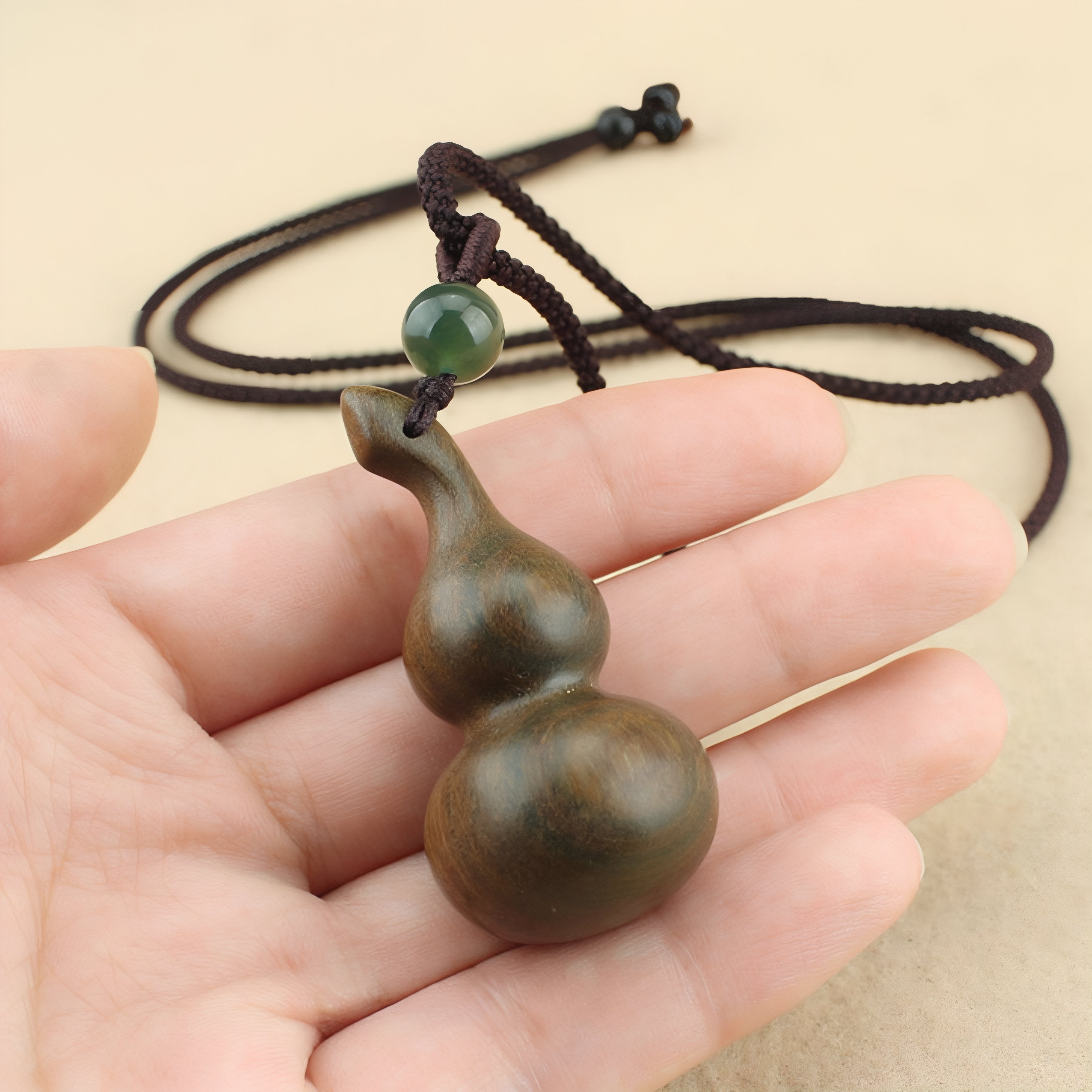 Collier en bois de santal naturel, pendentif gourde avec pierre en agate verte, cordon ajustable