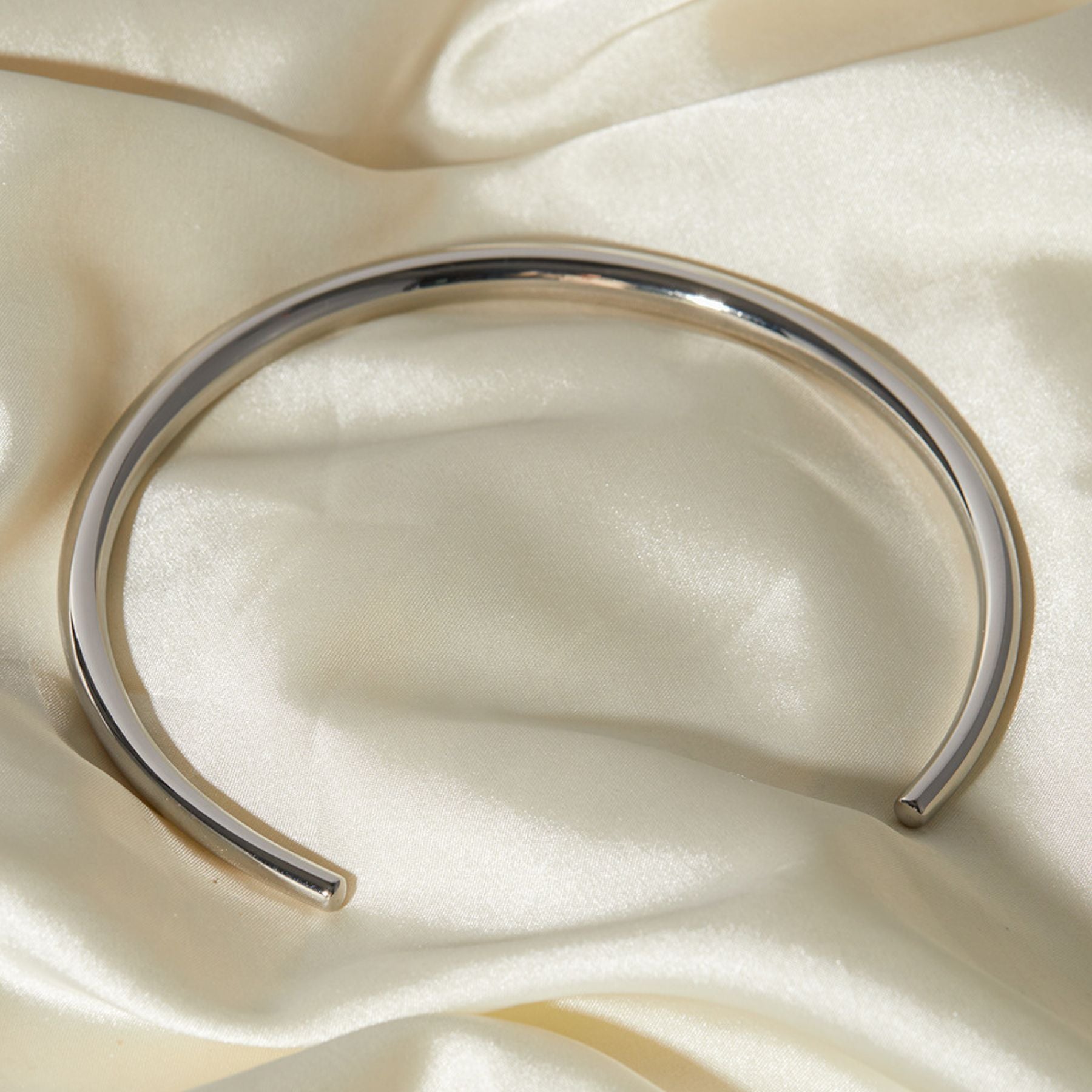 Gargantilla rígida para mujer, de acero inoxidable, diseño moderno